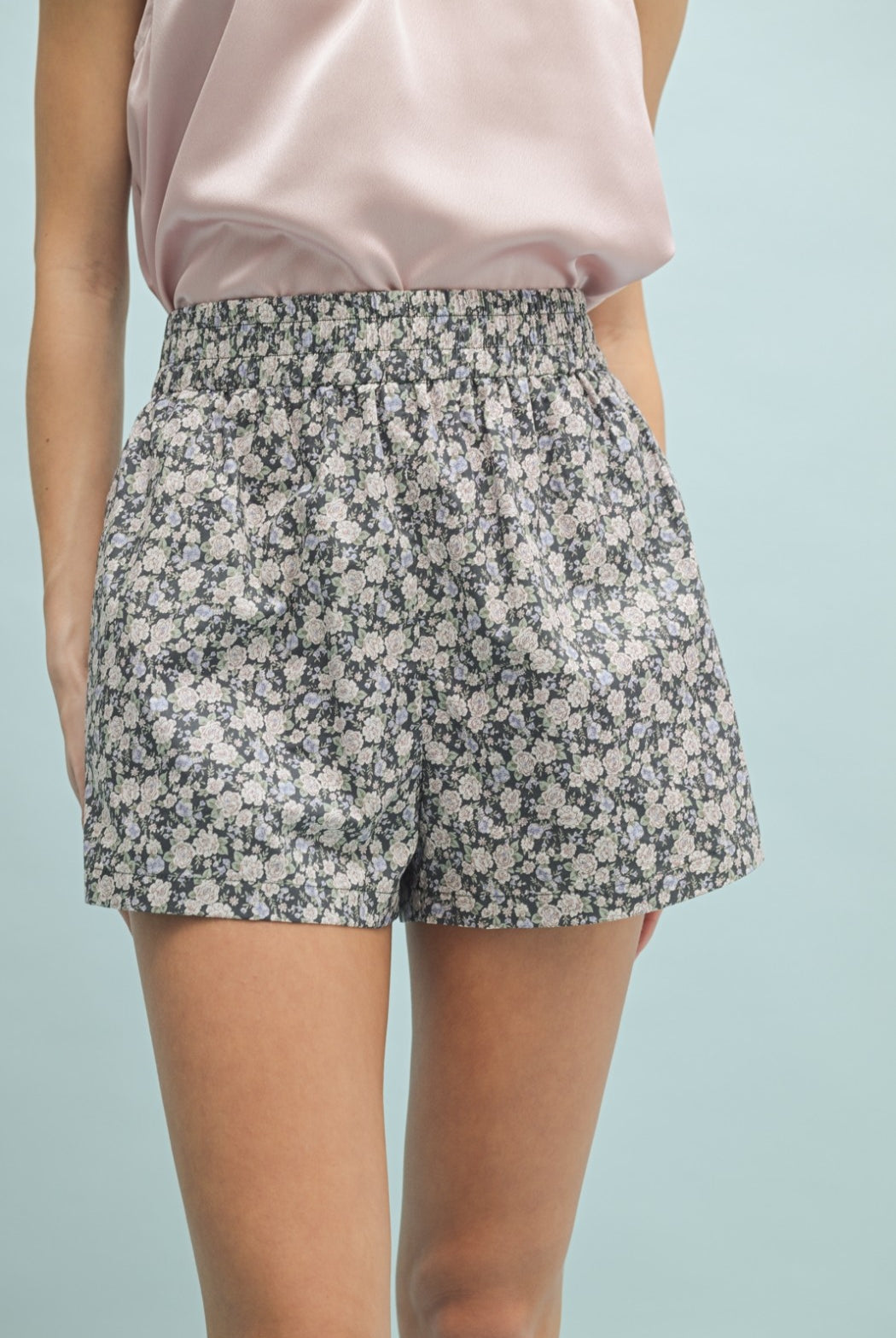 WISHLIST Kristen Ditsy Floral Short, lightweight shorts with a colorful floral print, perfect for casual summer wear.