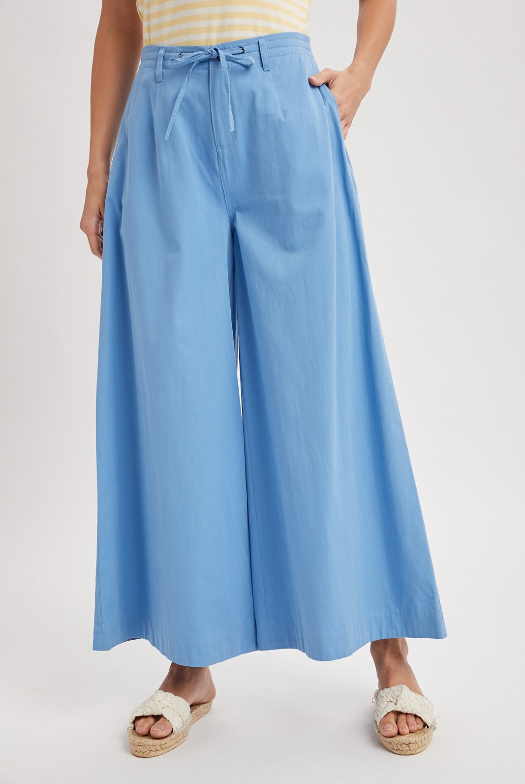 WISHLIST Reese wide-leg drawstring pants in a relaxed fit, featuring a comfortable waistband and flowing fabric.