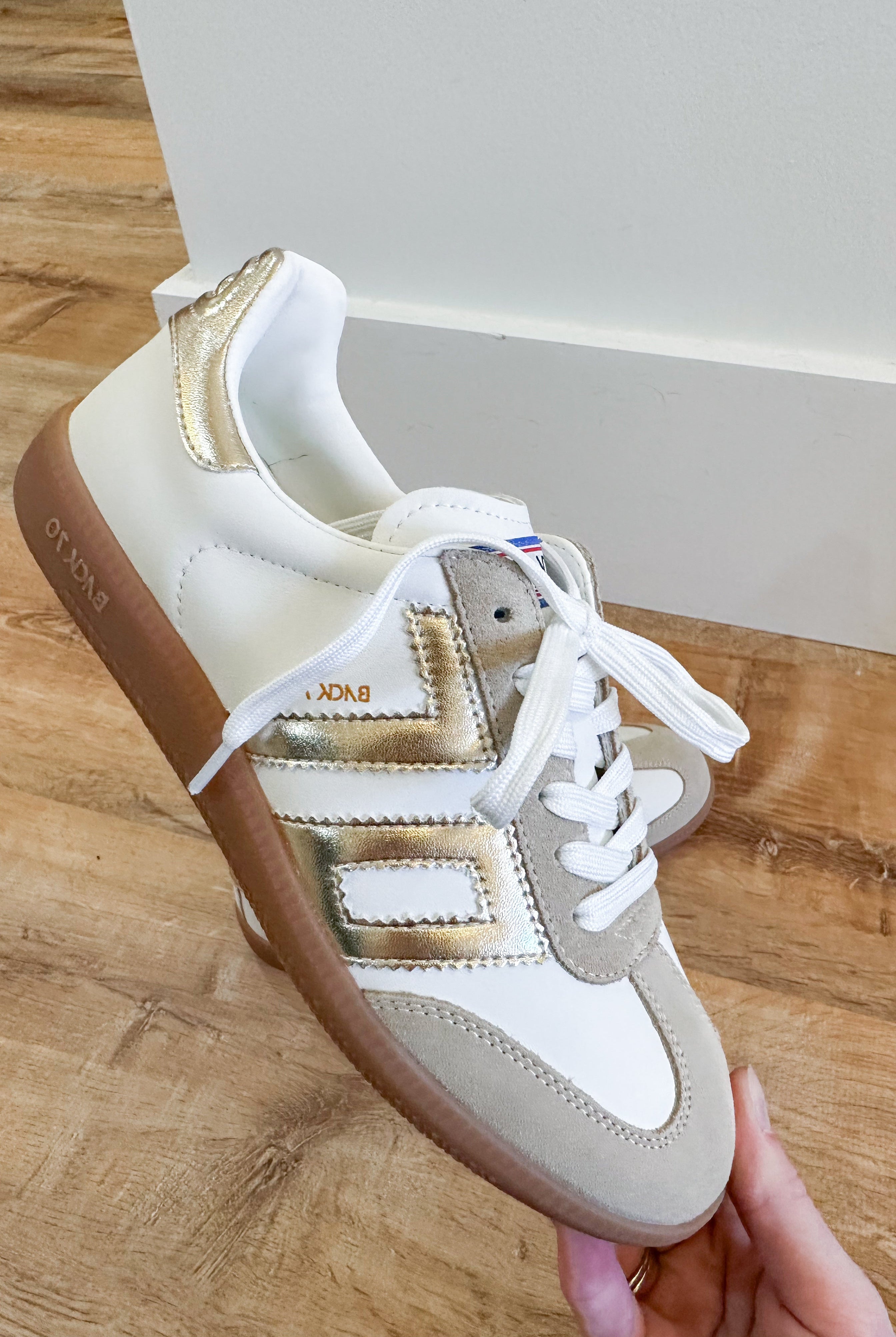 BACK 70 Cloud Sneaker in beige gold, 205 sneakers with stylish design and comfortable fit, featuring a sleek beige and gold colorway.
