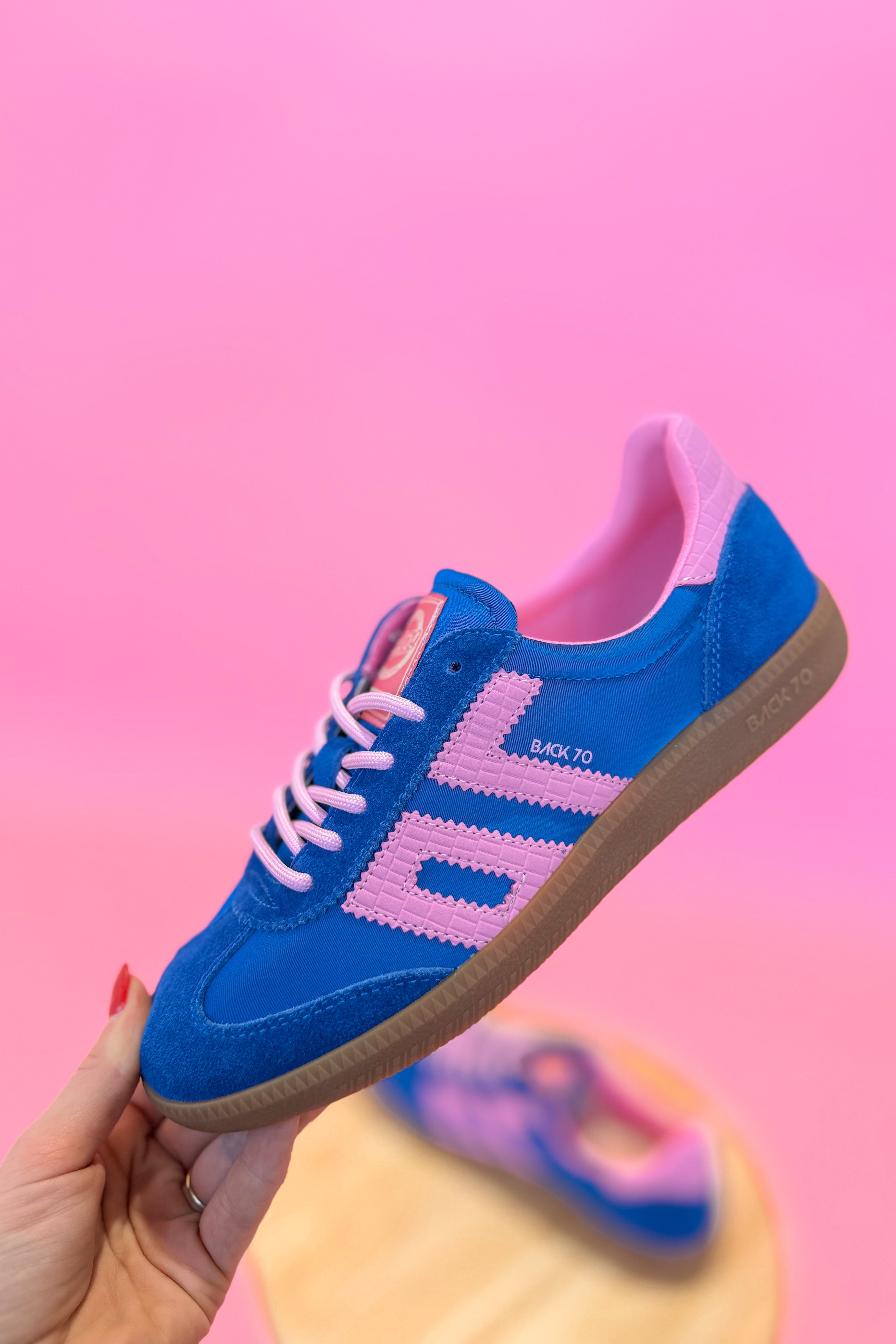 BACK 70 Ghost Sneakers in blue and pink, 205 sneakers with stylish design and vibrant color accents.