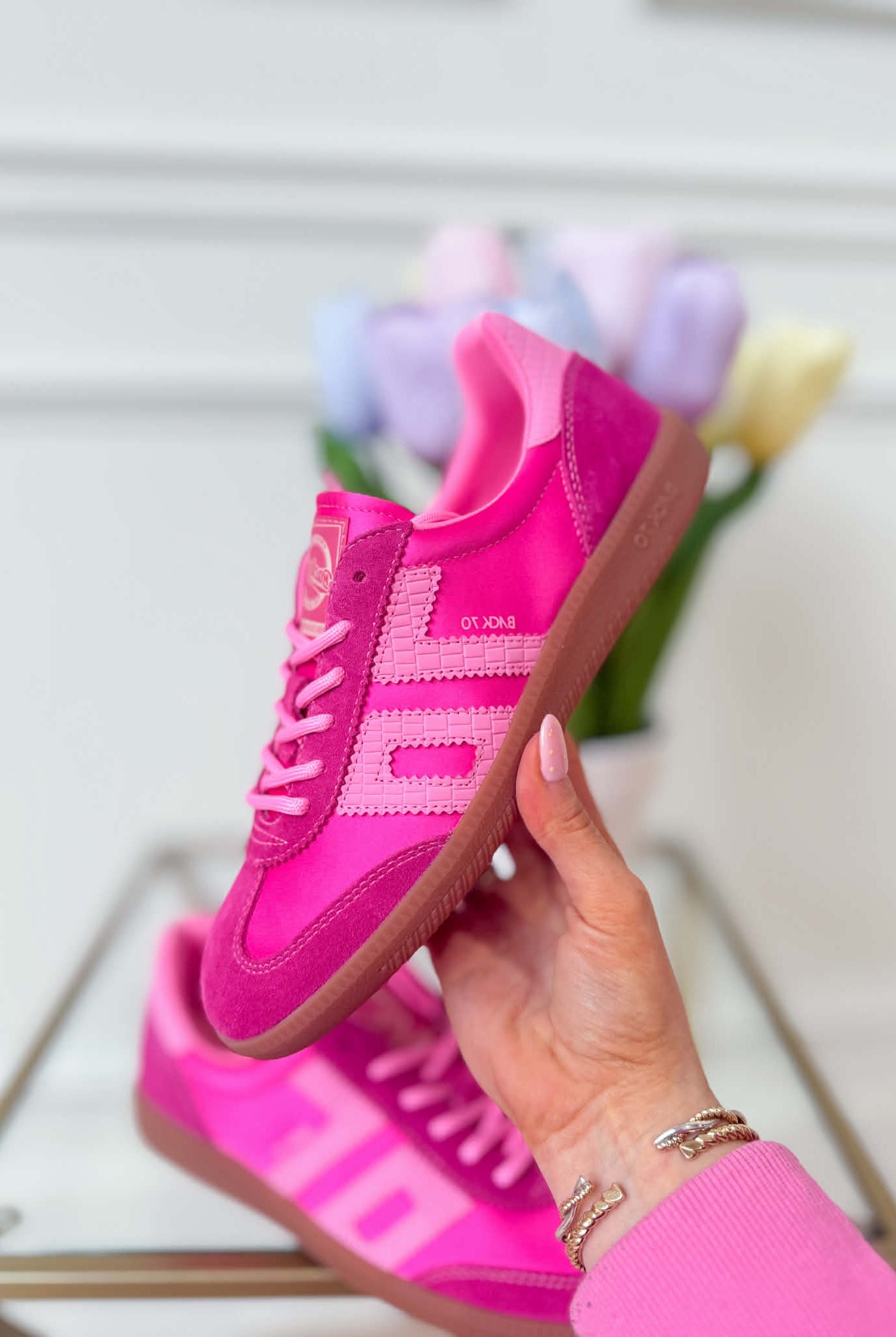 BACK 70 Ghost Sneakers in two-tone pink, 205 sneakers with stylish design and cushioned soles, displayed on a plain background.
