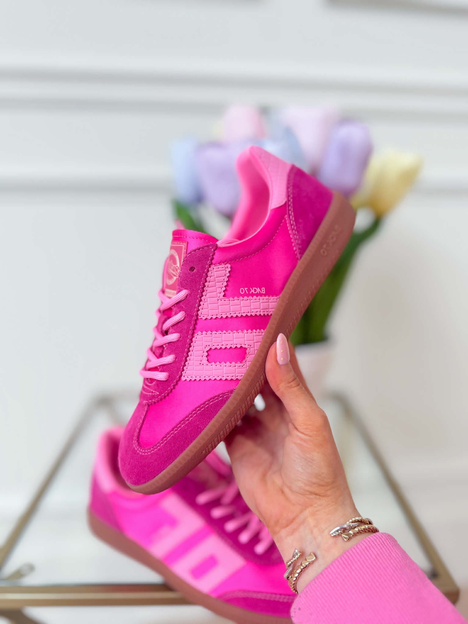 BACK 70 Ghost Sneakers in two-tone pink, 205 sneakers with stylish design and cushioned soles, displayed on a plain background.