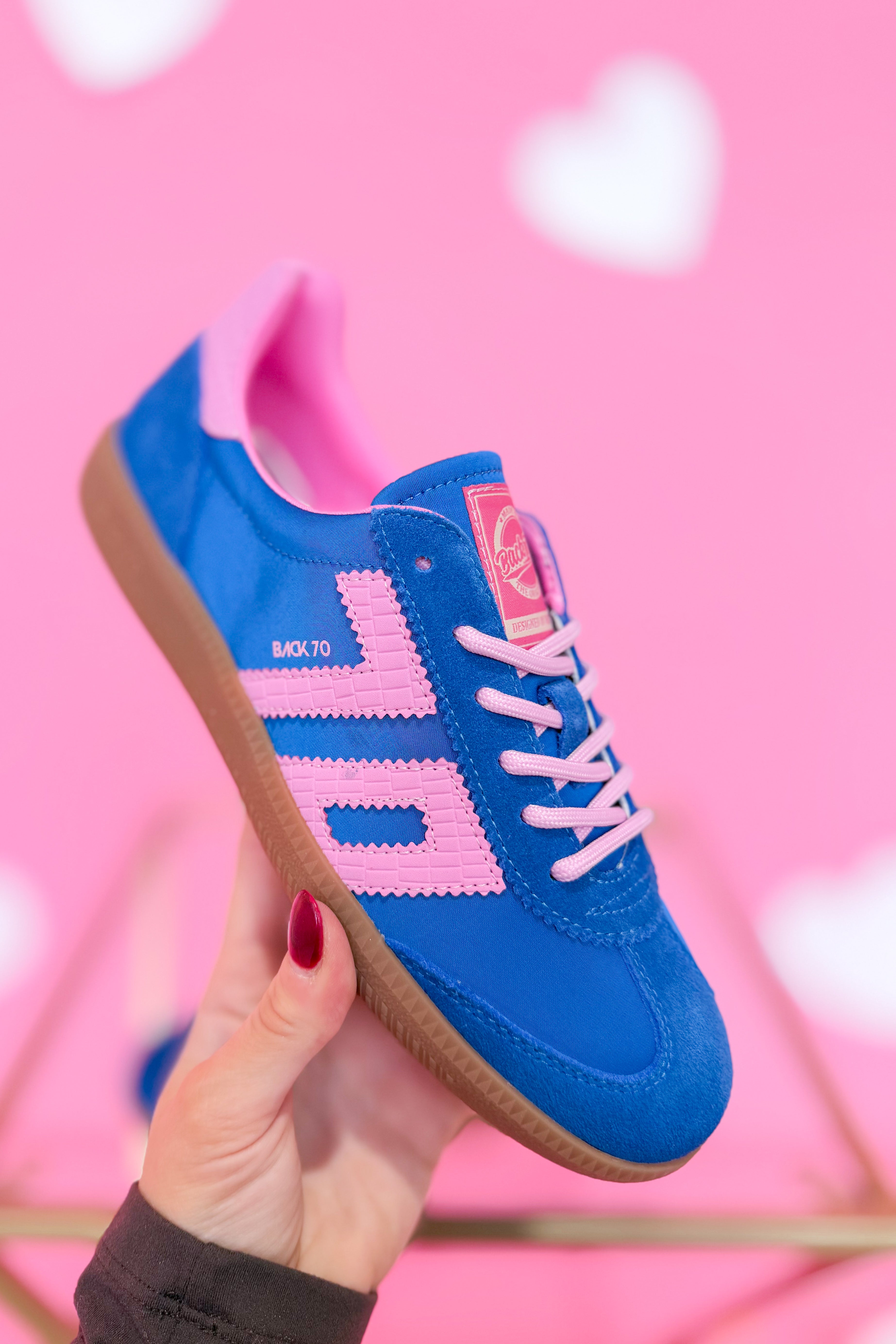 BACK 70 Ghost Sneakers in blue and pink colorway, 205 sneaker model, featuring stylish design and comfortable fit.