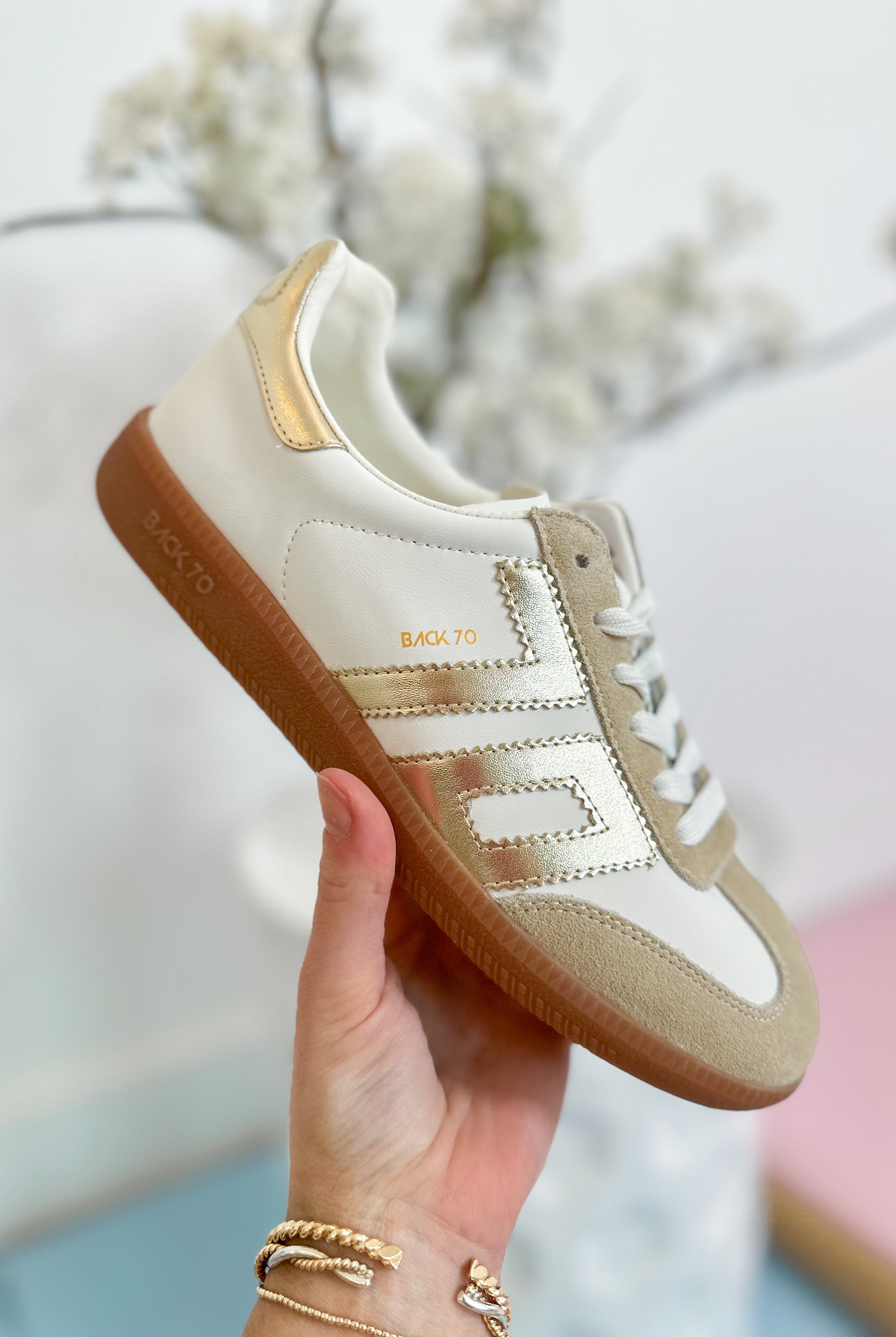 BACK 70 Cloud Sneaker in beige gold, 205 sneakers featuring a stylish, cushioned design with a sleek, modern look.
