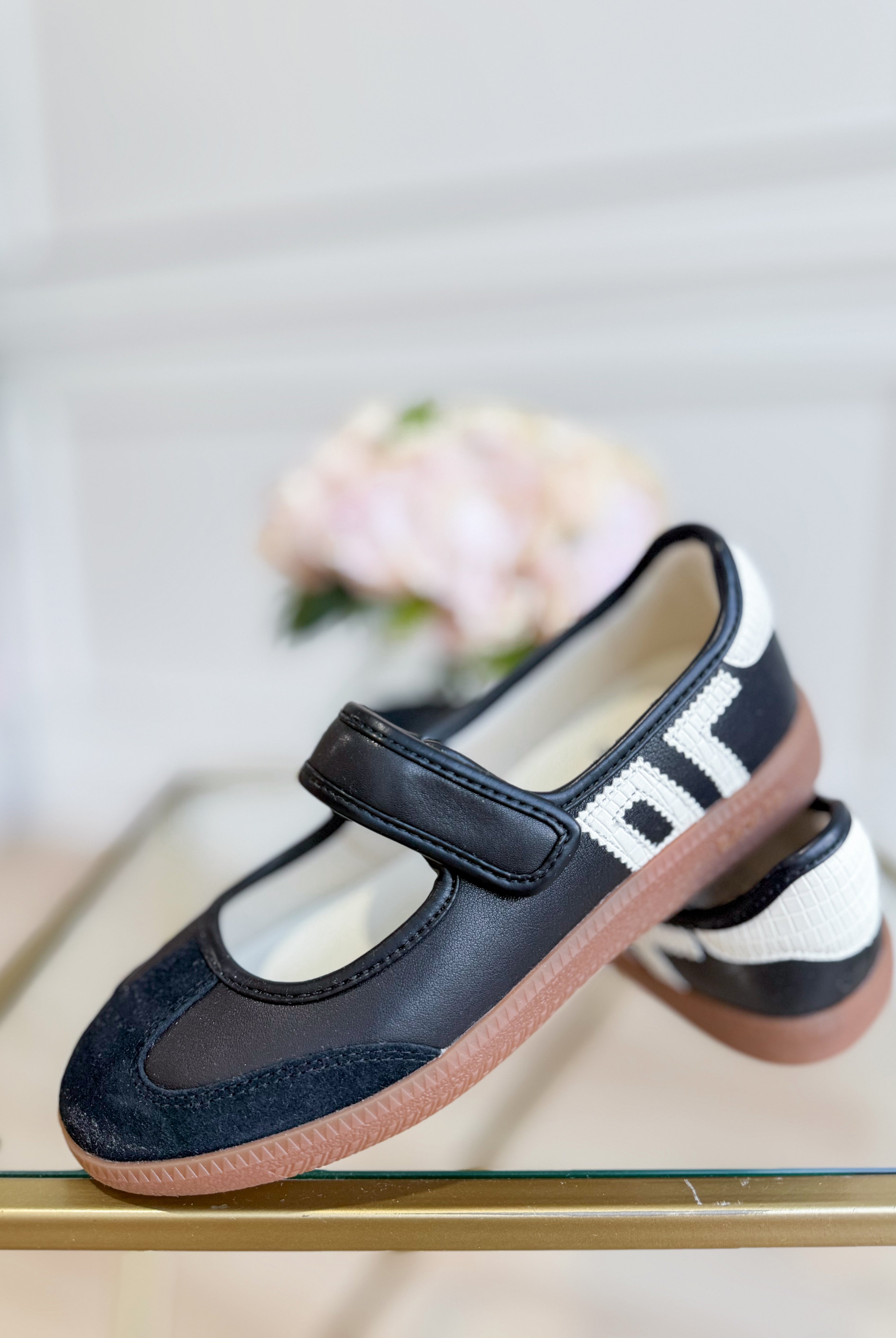 BACK 70 AYA Sneakers in black milk color, 205 model, featuring a sleek design and comfortable fit, displayed on a white background.
