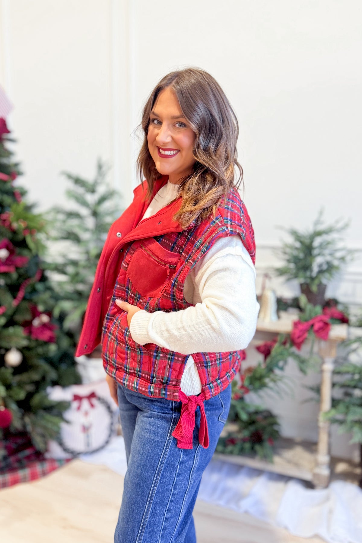 PEACH LOVE Richard quilted plaid holiday vest with button front and festive pattern