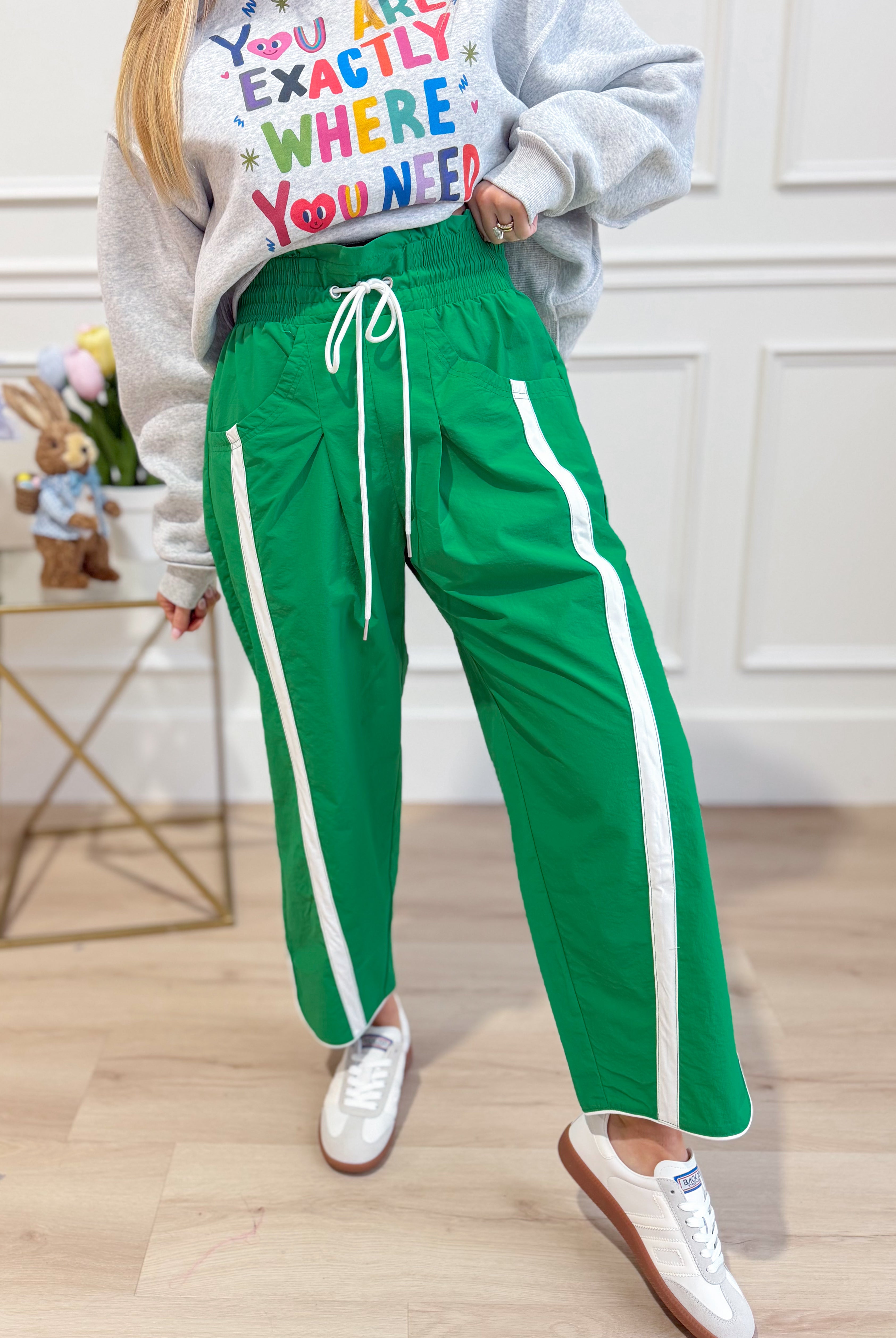 BUCKET LIST Lenny windbreaker with contrasted stripe pant, stylish 156 pants featuring bold stripe details and lightweight fabric.