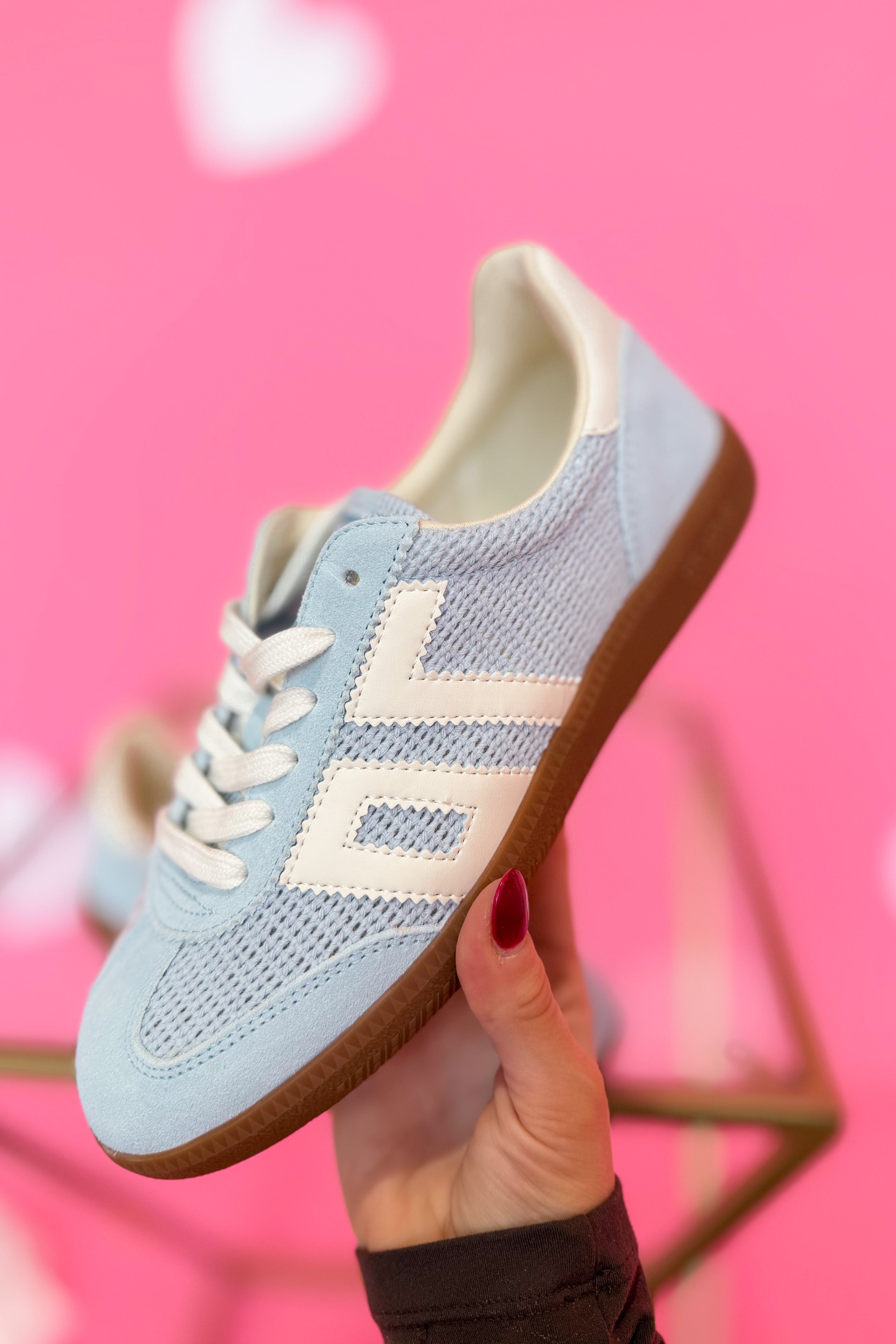 BACK 70 Ghost Sneakers in Sky Blue, 205 sneaker style, showcasing lightweight design and stylish blue color.