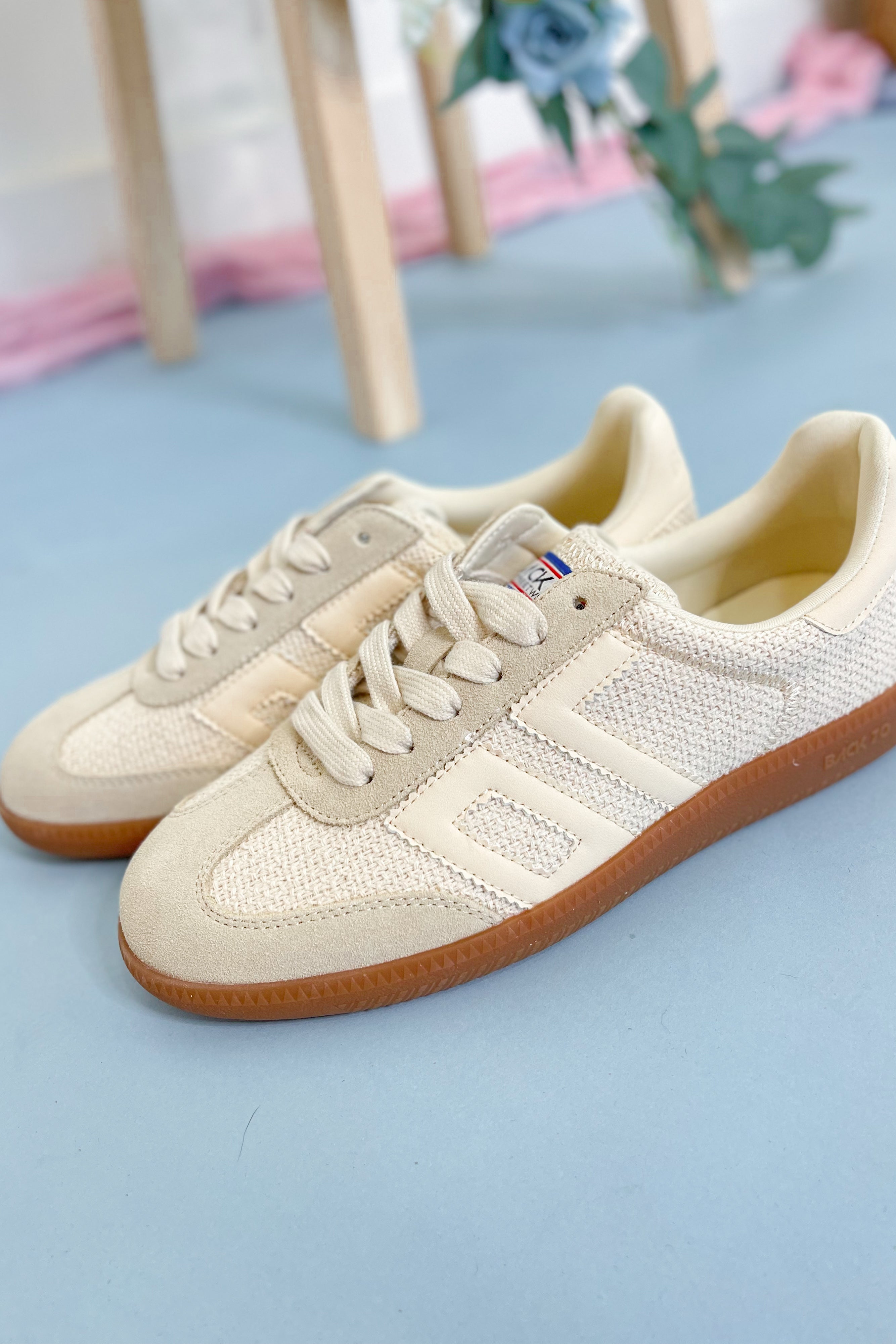 BACK70 IUTA 2512 Sneakers in Beige - Be You Boutique