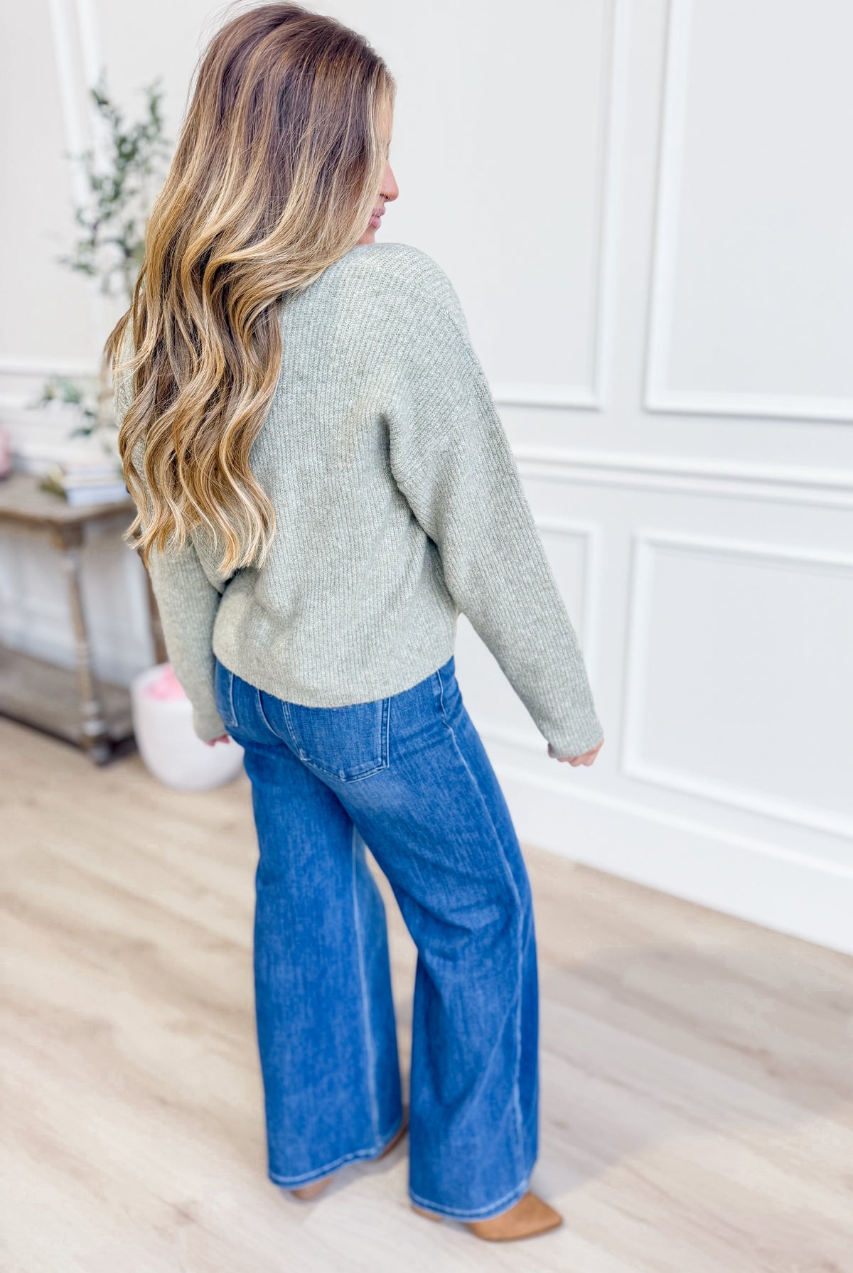 Wishlist Leilah button front sweater cardigan, 132 fall sweaters, featuring a cozy knit with button details in a stylish fall color.