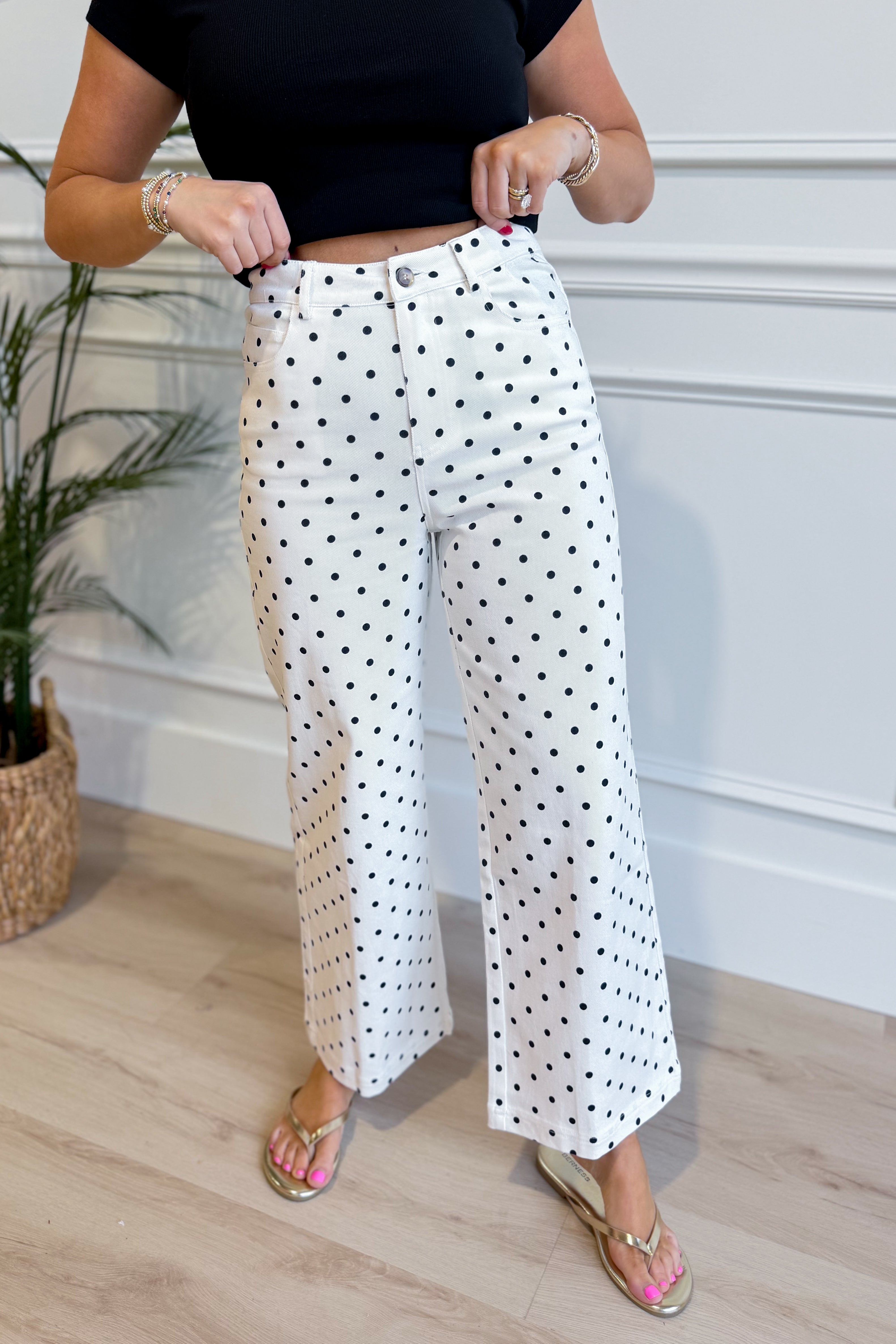 ENTRO Oscar Polka Dot Wide Leg Pants, stylish 156 pants with a bold polka dot pattern and wide-leg fit.