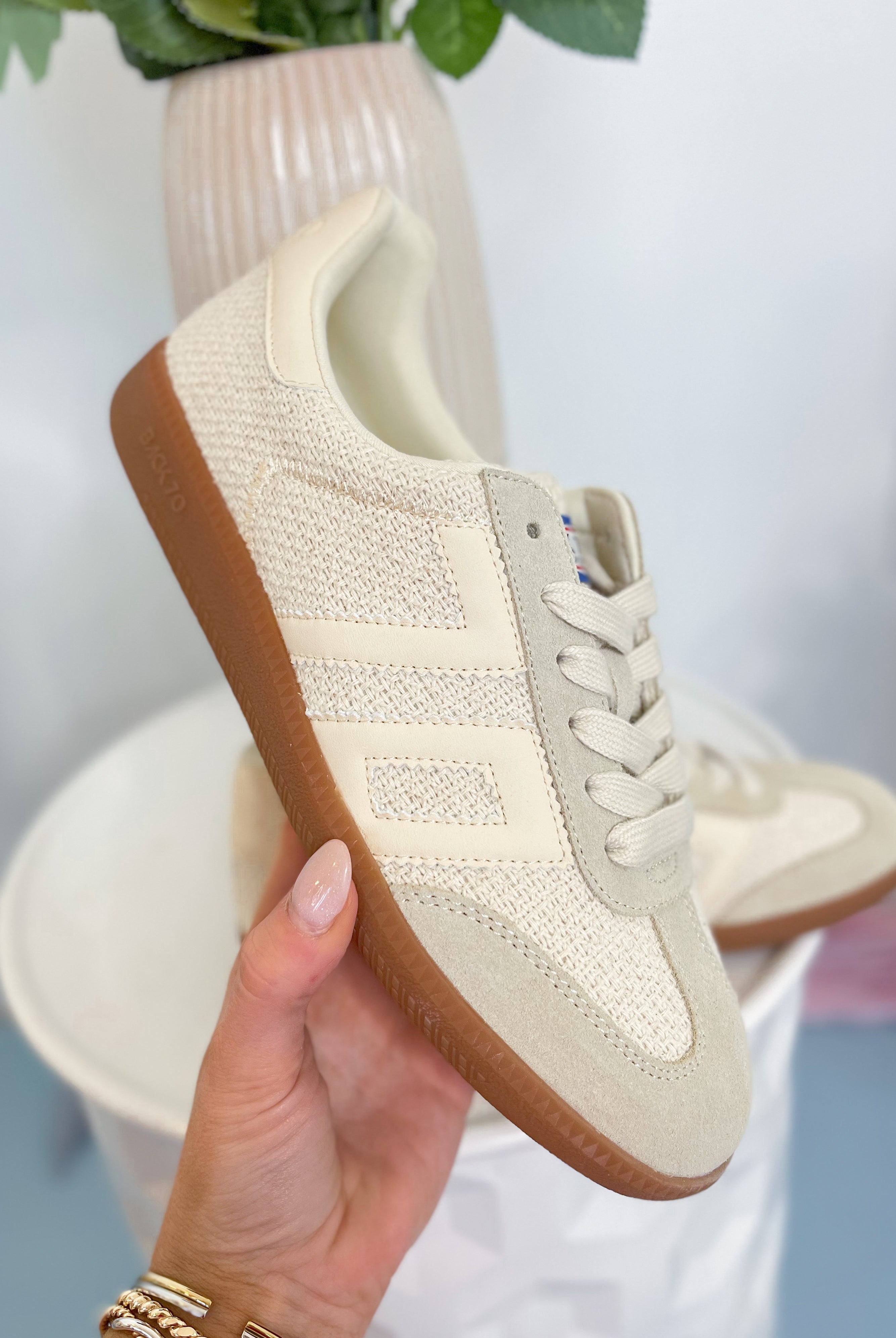 BACK70 IUTA 2512 Sneakers in Beige - Be You Boutique