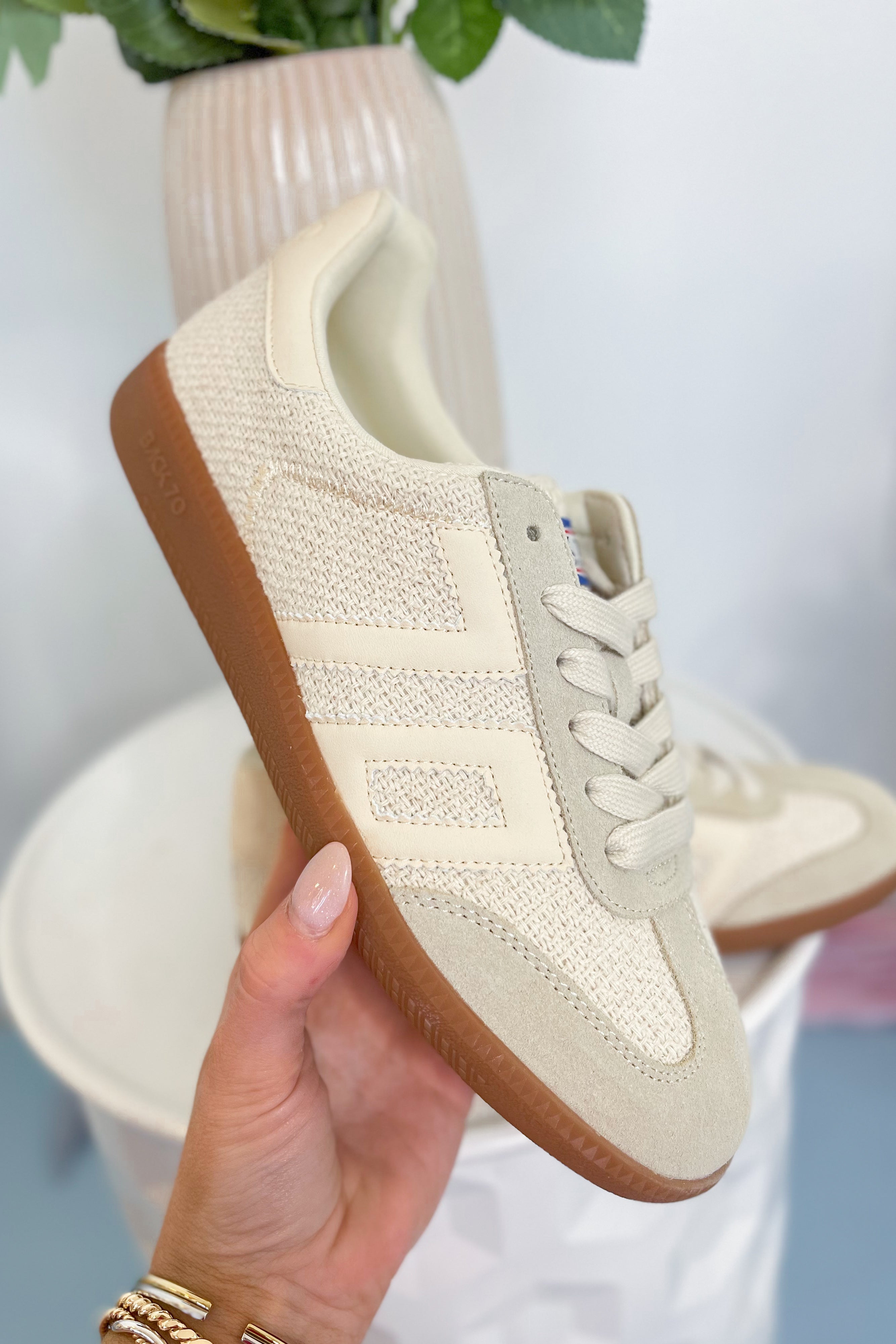 BACK70 IUTA 2512 Sneakers in Beige - Be You Boutique