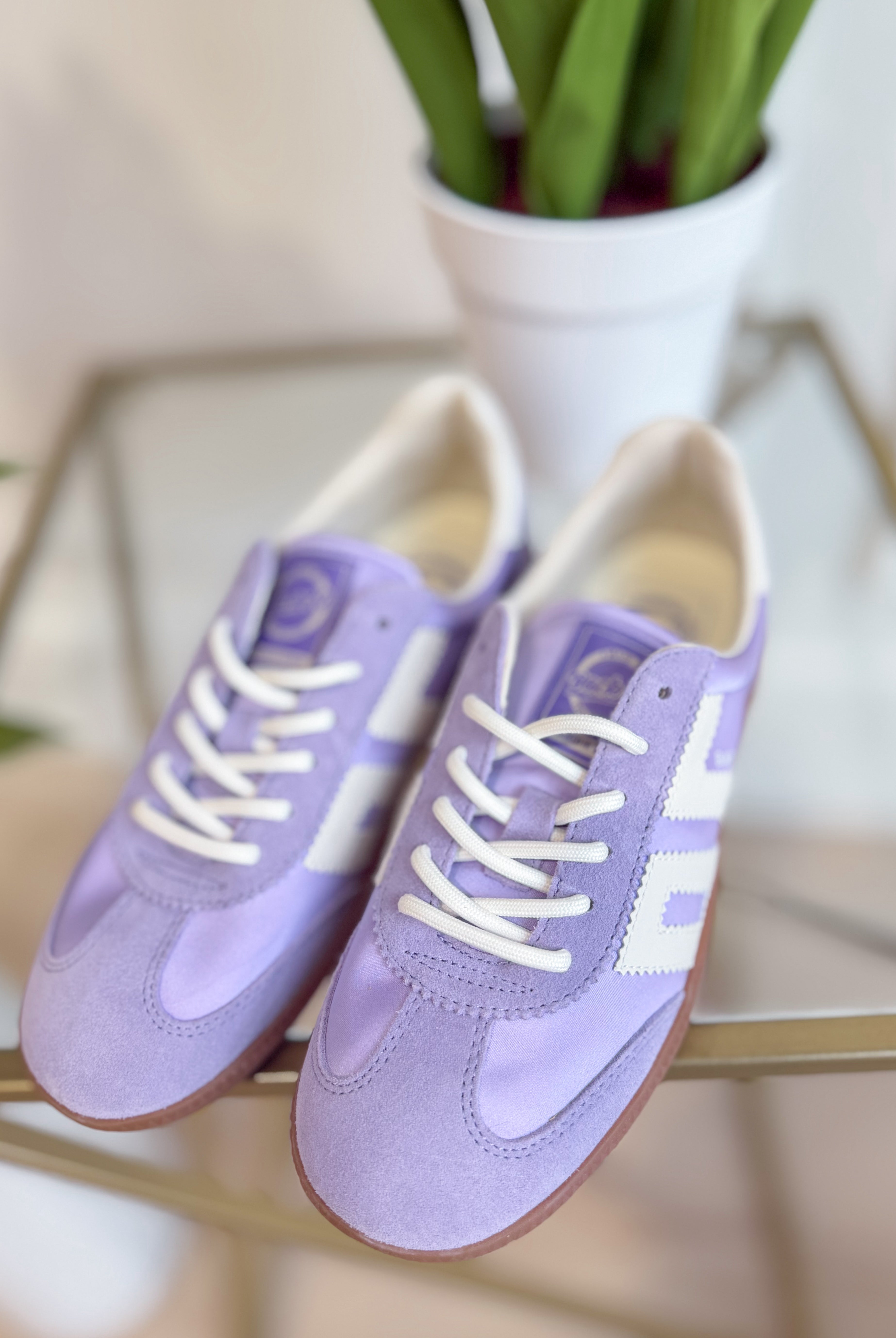 Violet BACK70 Ghost Sneakers, 205 model, featuring sleek design and comfortable fit in a vibrant, stylish sneaker image.