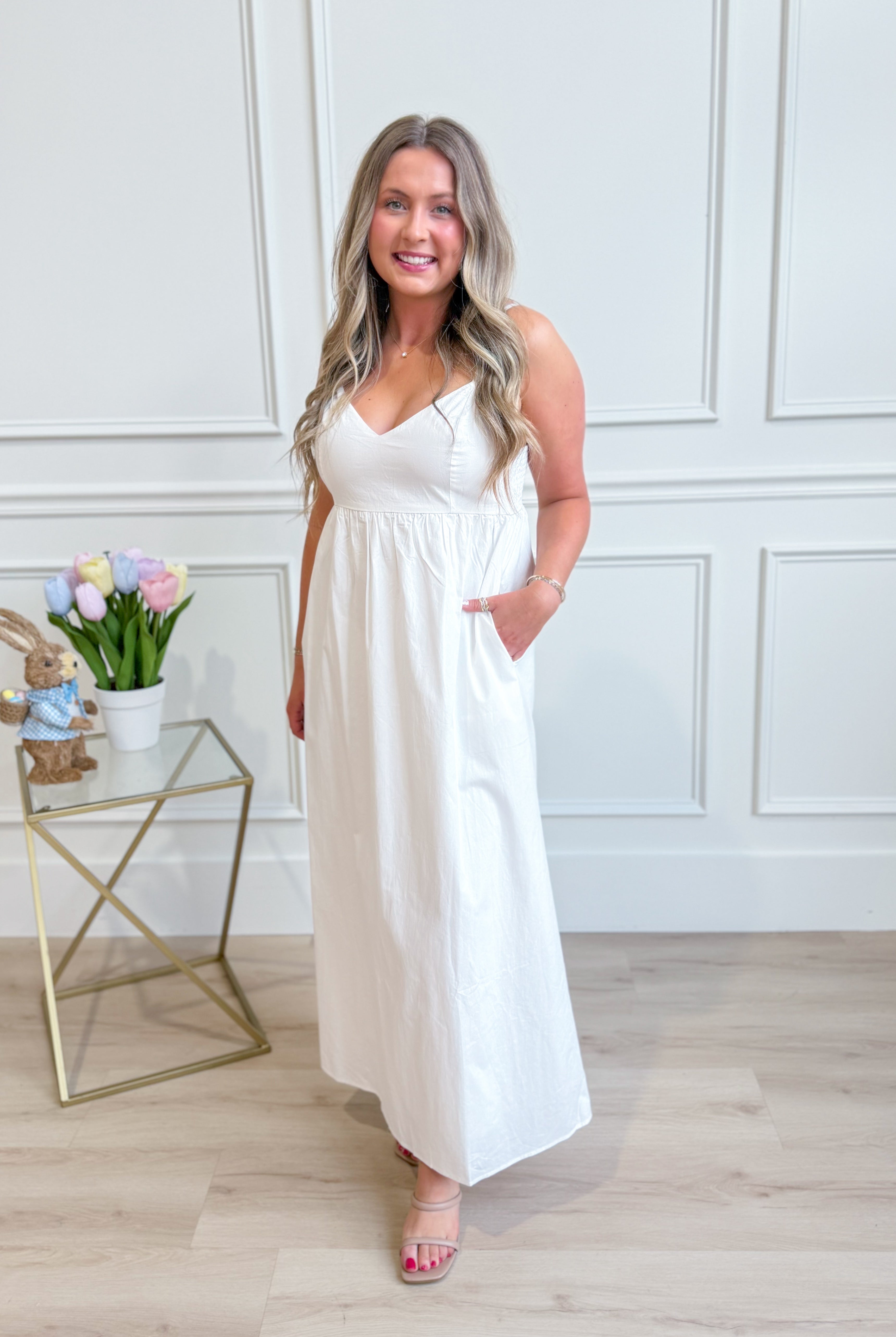 WISHLIST Rita Cami casual midi dress in a stylish design, featuring a sleeveless silhouette and midi length fabric.