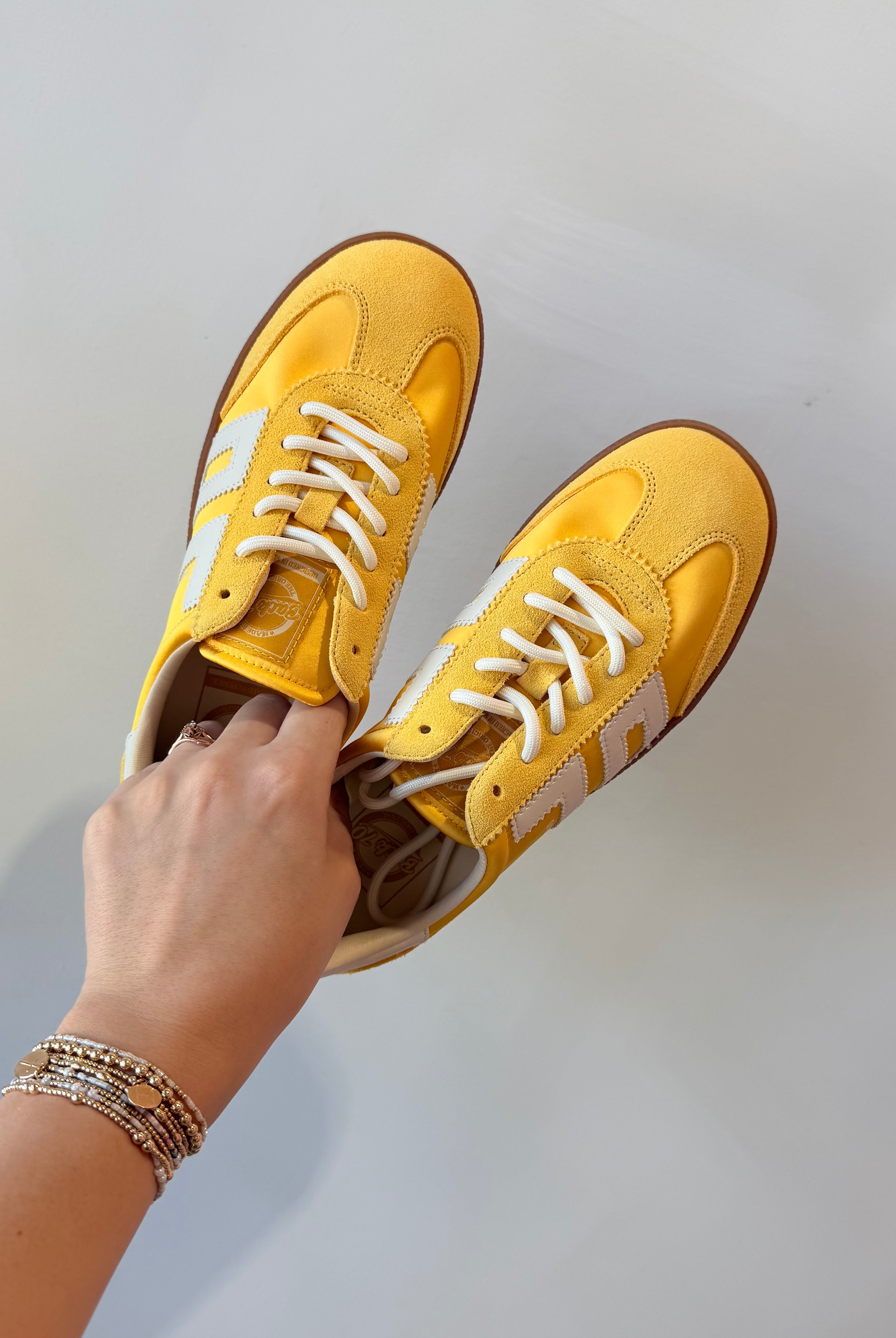 BACK 70 Ghost Sneakers in Banana color, 205 sneaker style, featuring vibrant yellow design and modern athletic look.