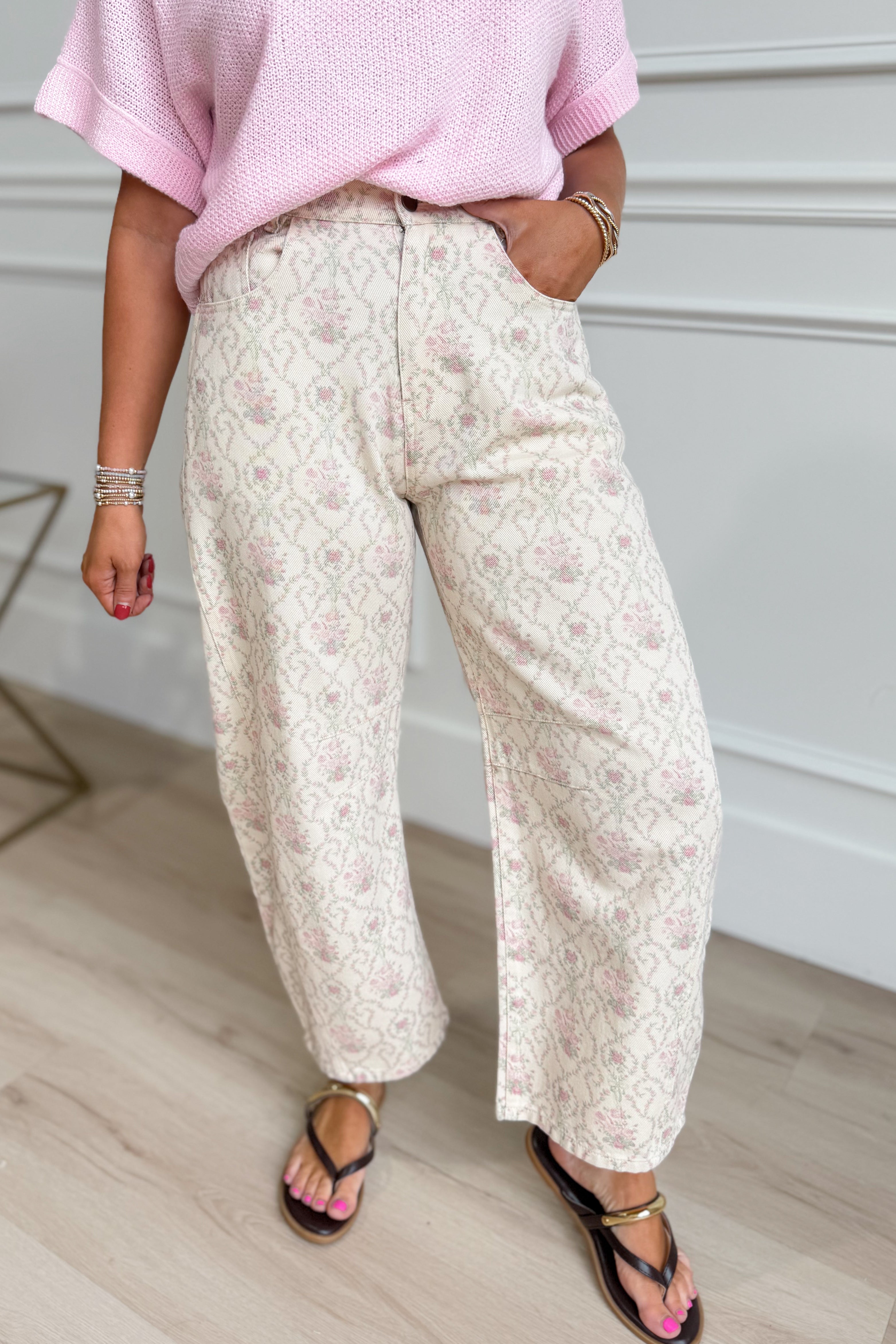 PEACH LOVE Ruth Baroque Floral Twill Barrel Pant, 147 Novelty Jeans with floral patterned twill fabric and relaxed fit.