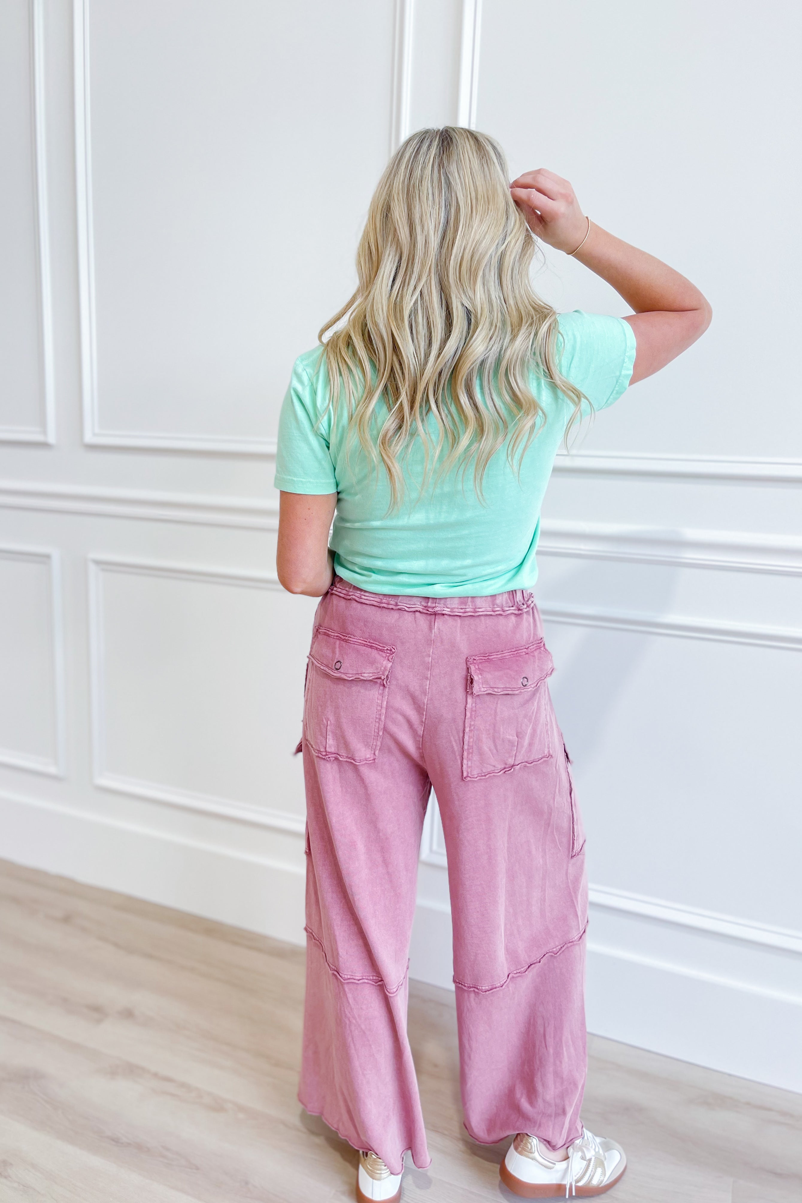 EASEL Mateo Mineral Washed Wide Leg Cargo Pants in neutral tones, featuring large side pockets and relaxed fit.
