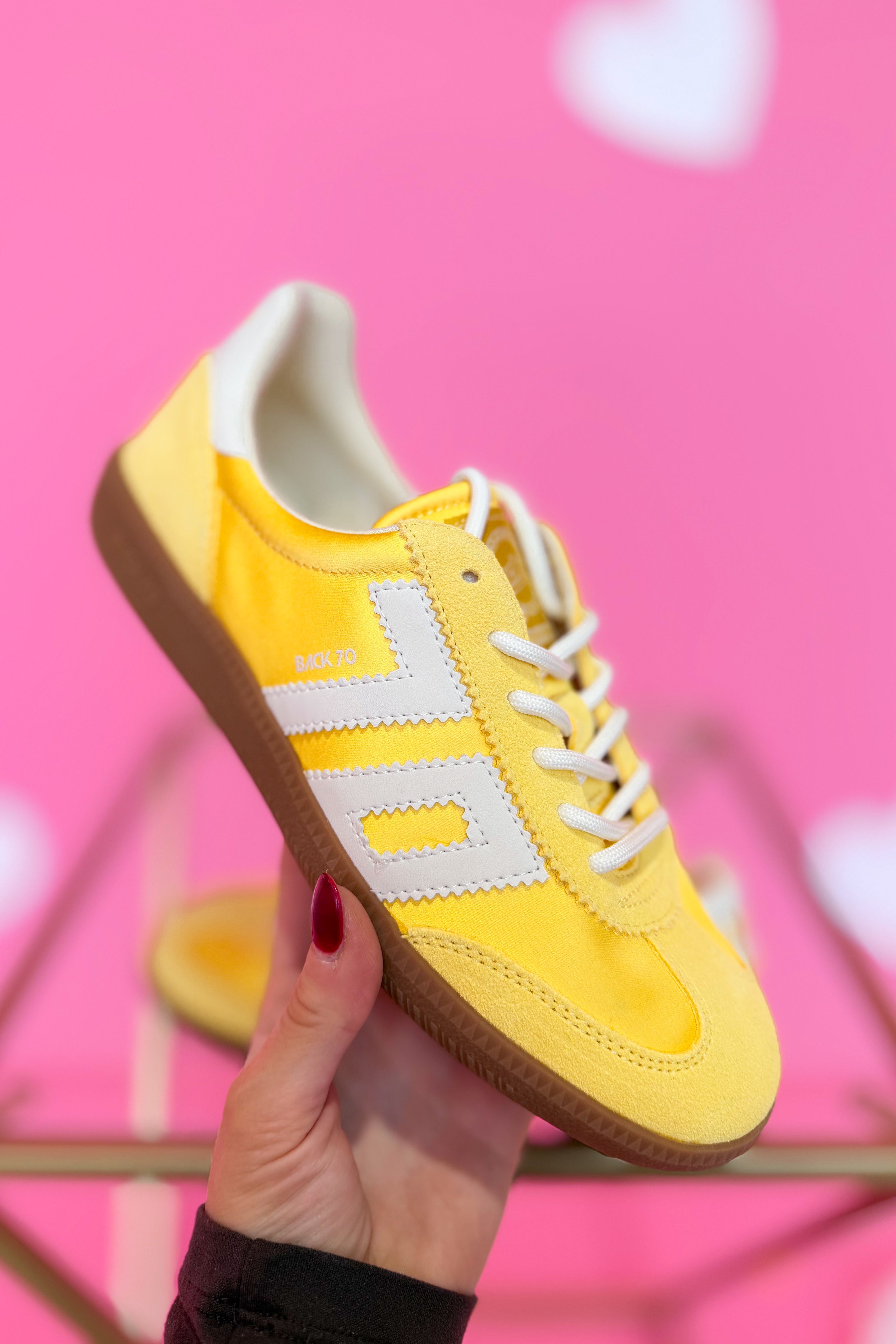 BACK 70 Ghost Sneakers in Banana color, 205 sneakers with sleek design and comfortable fit, shown in a close-up image.