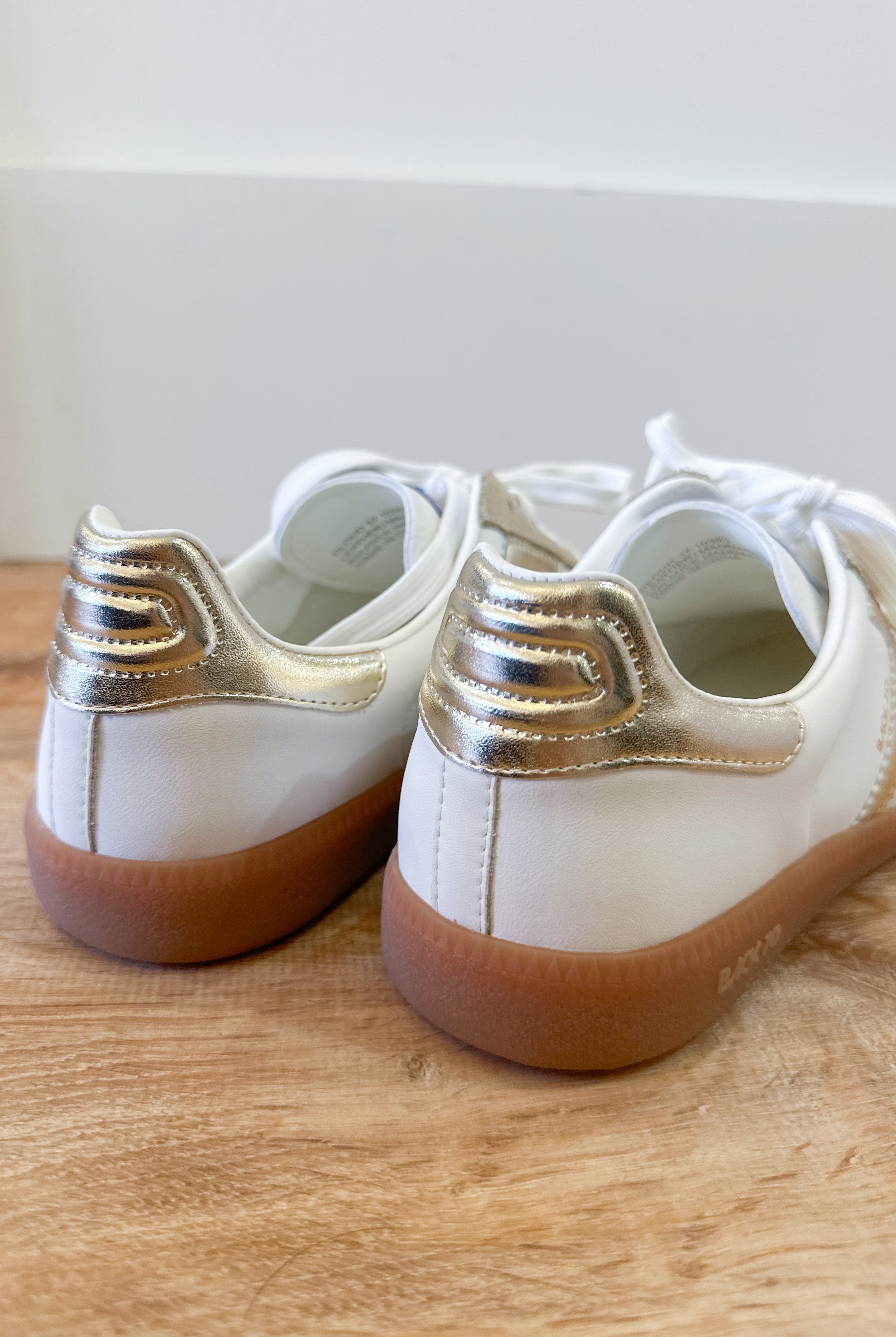 BACK70 Cloud Sneaker in beige gold, 205 sneaker style, featuring a sleek design with beige and gold accents.