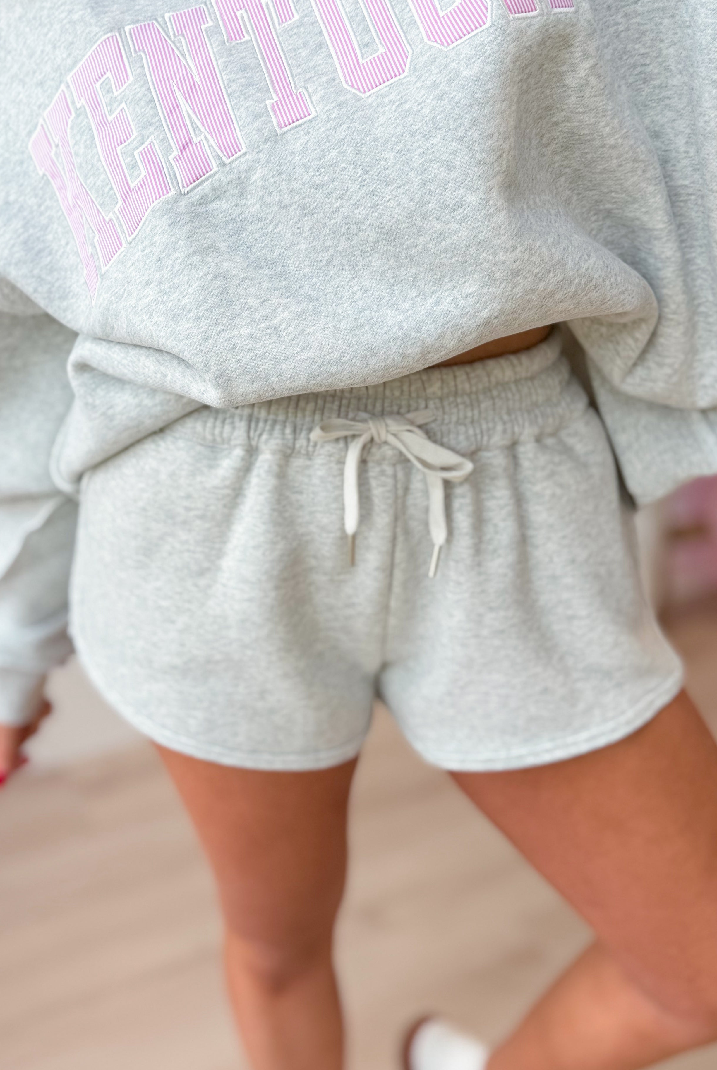 Bucket List Belinda Sweat Pant Short, casual 156 pants in soft fabric, featuring a relaxed fit and comfortable waistband.