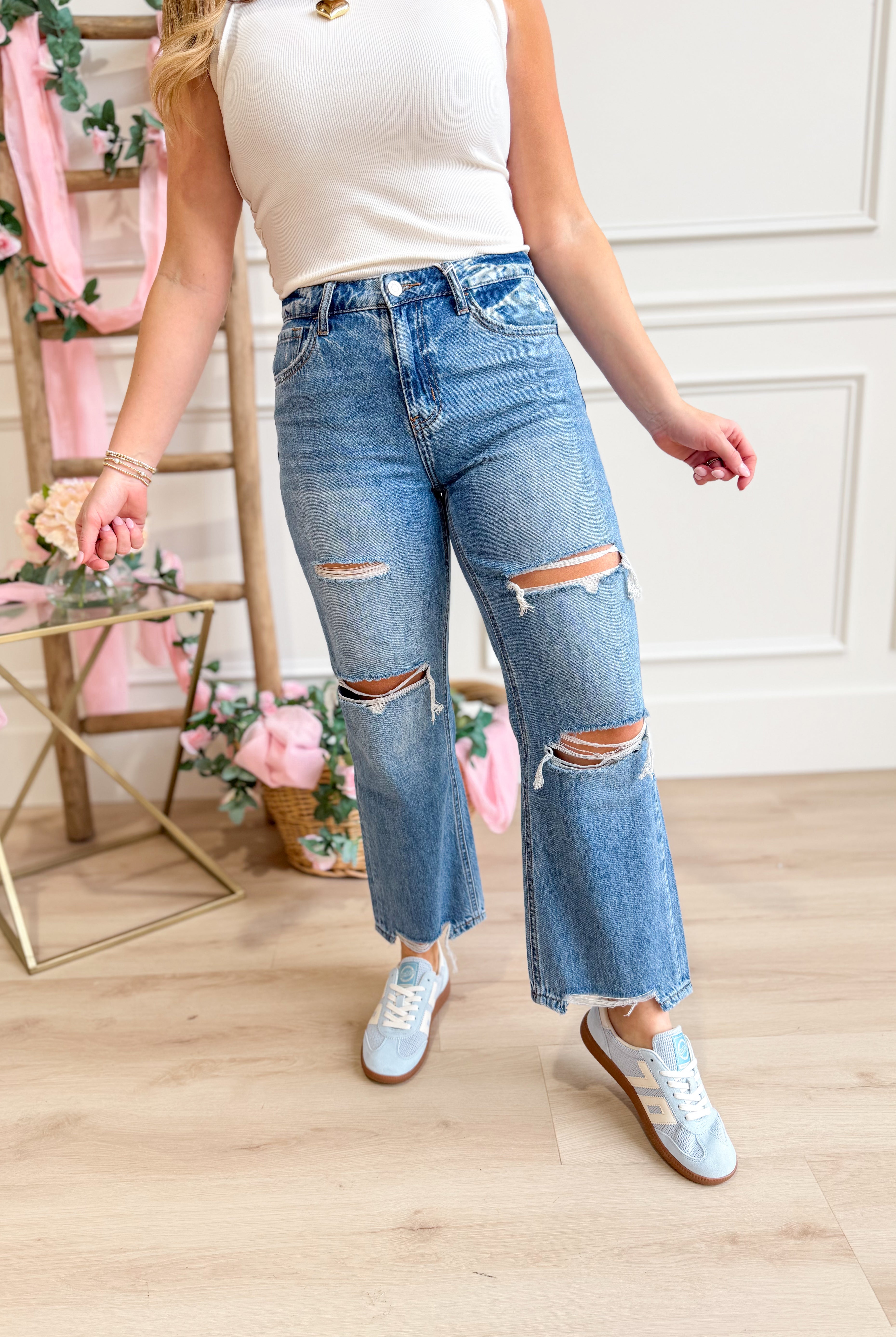 Vervet Frannie high-rise relaxed straight jeans in denim, showcasing classic fit with a relaxed silhouette and high-rise waist.