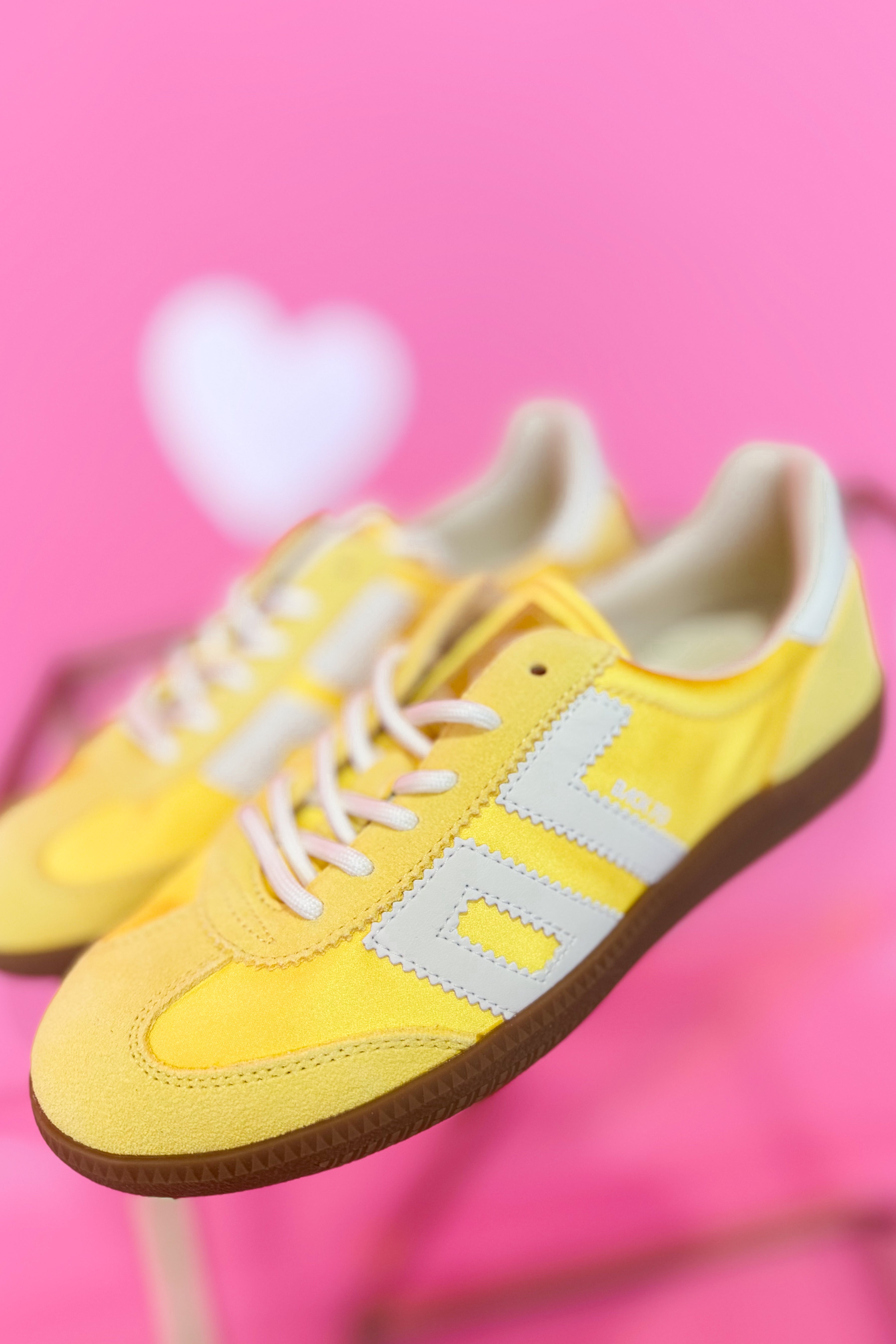 BACK 70 Ghost Sneakers in Banana color, 205 sneaker style, featuring vibrant yellow design and sleek athletic silhouette.