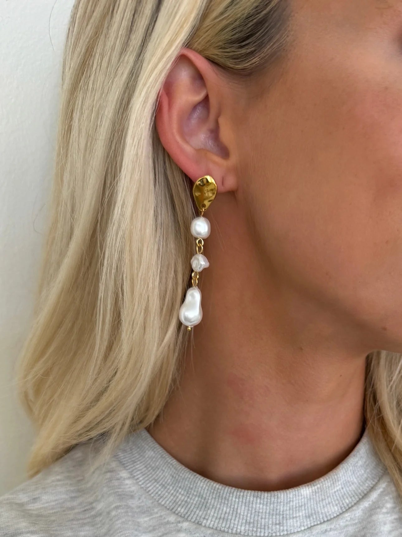 Chansutt Pearls Allie Earring featuring elegant pearl design, part of the 222 Other Jewelry collection by Chansuttpearls.