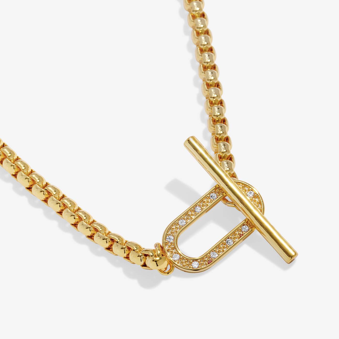 A LITTLES & CO Evermore Oval T Bar 16-inch necklace featuring a sleek oval pendant on a delicate chain.