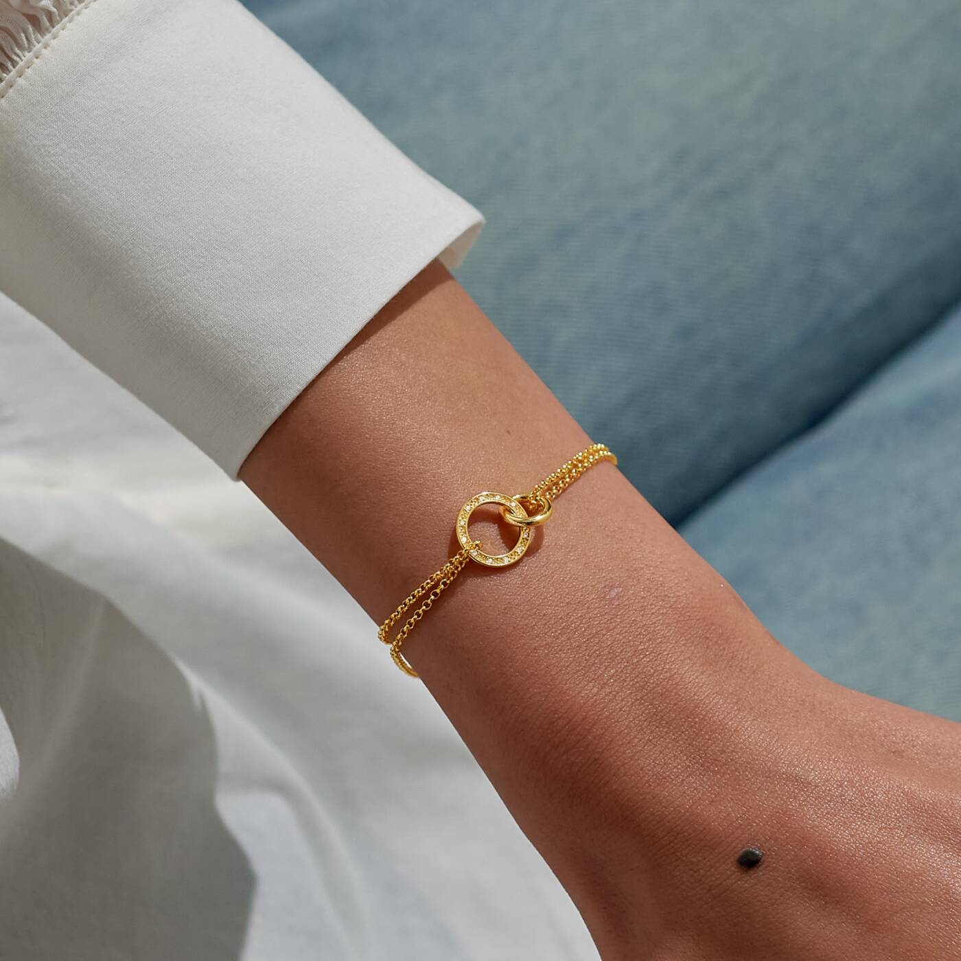 A LITTLES & CO Evermore Linked Circles bracelet featuring interconnected silver loops on a delicate chain.