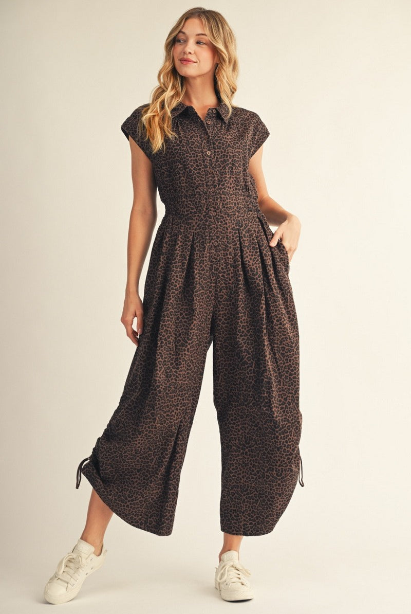 Leopard print JODIFL Della jumpsuit with wide legs and sleeveless design, styled with a V-neck and fitted waist.