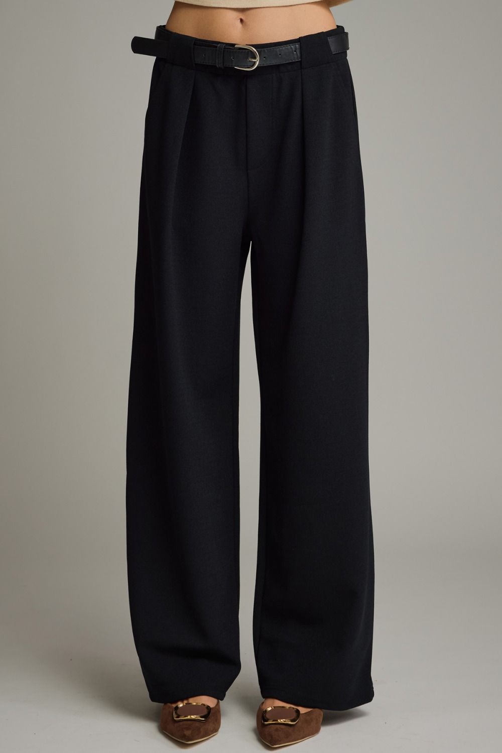 Petunia belted wide-leg pants by ENTRO, stylish 156 pants with a relaxed fit, featuring a waist belt and flowing wide-leg design.