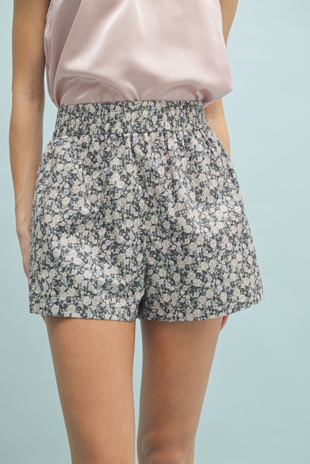 WISHLIST Kristen Ditsy Floral Short, lightweight shorts with a colorful floral print, perfect for casual summer wear.