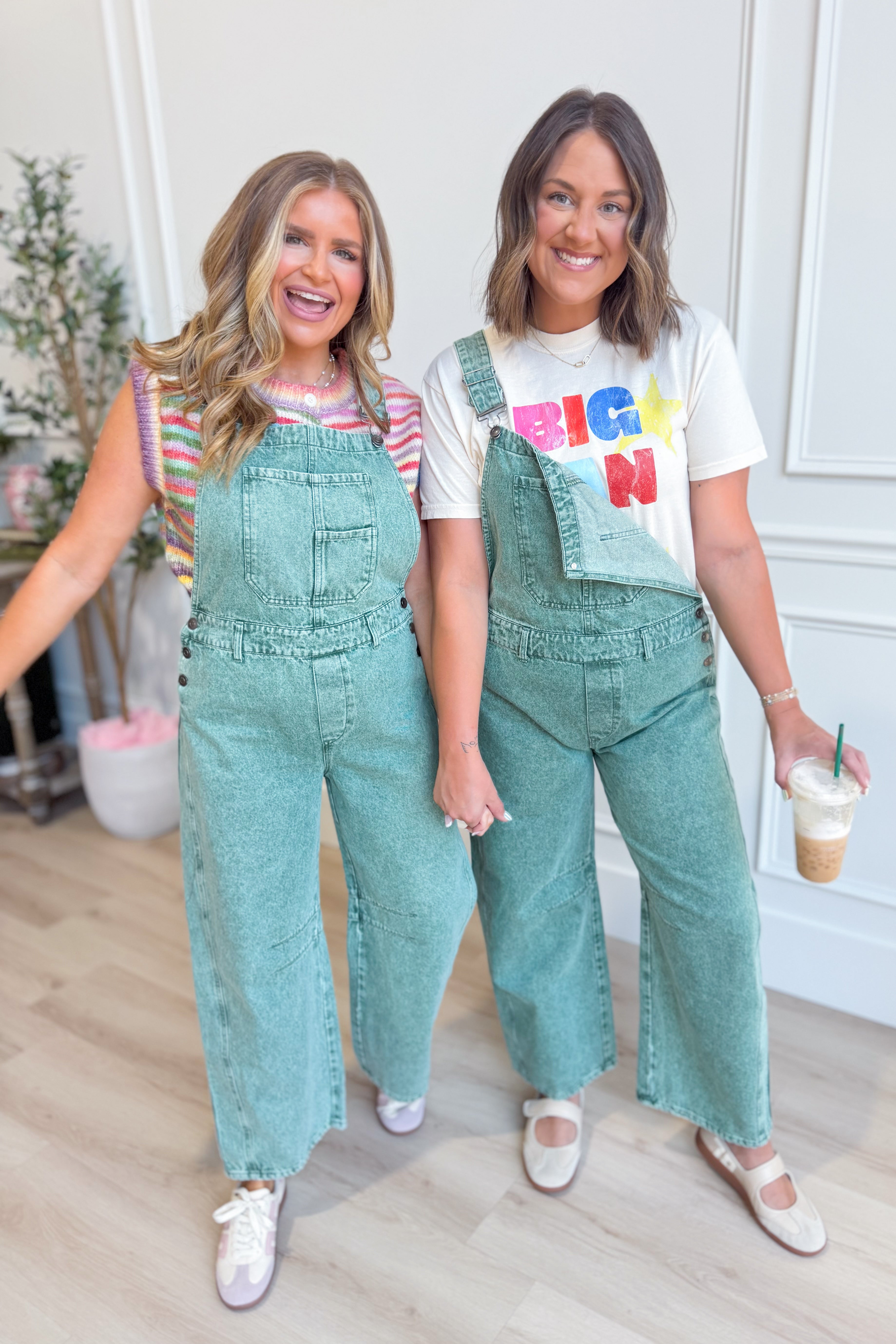 Mineral washed barrel overalls from PEACH LOVE's Ruth Twill 147 Novelty Jeans, featuring a relaxed fit and classic denim look.