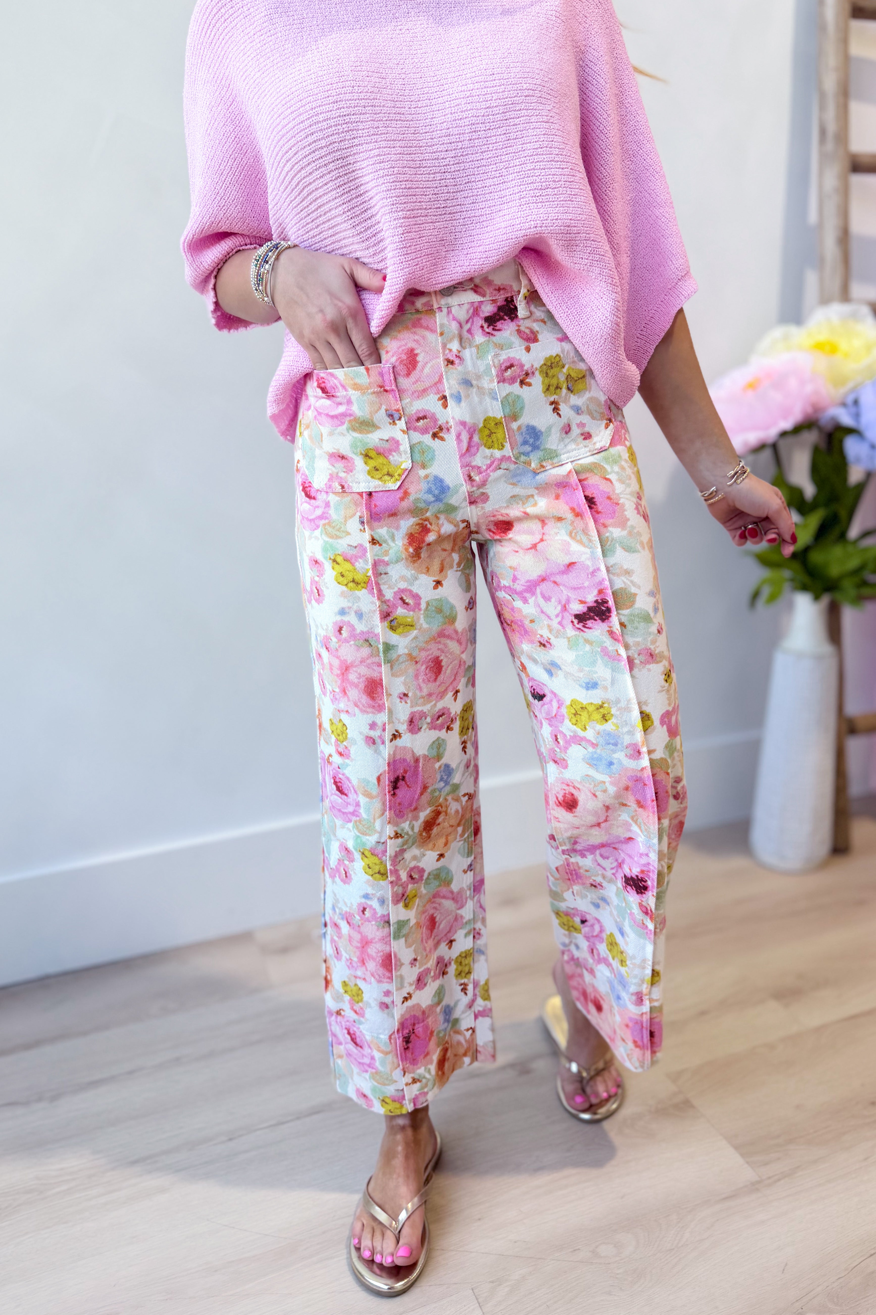 ENTRO Nick Botanical floral printed 156 pants, lightweight and stylish with vibrant botanical patterns, perfect for casual wear.