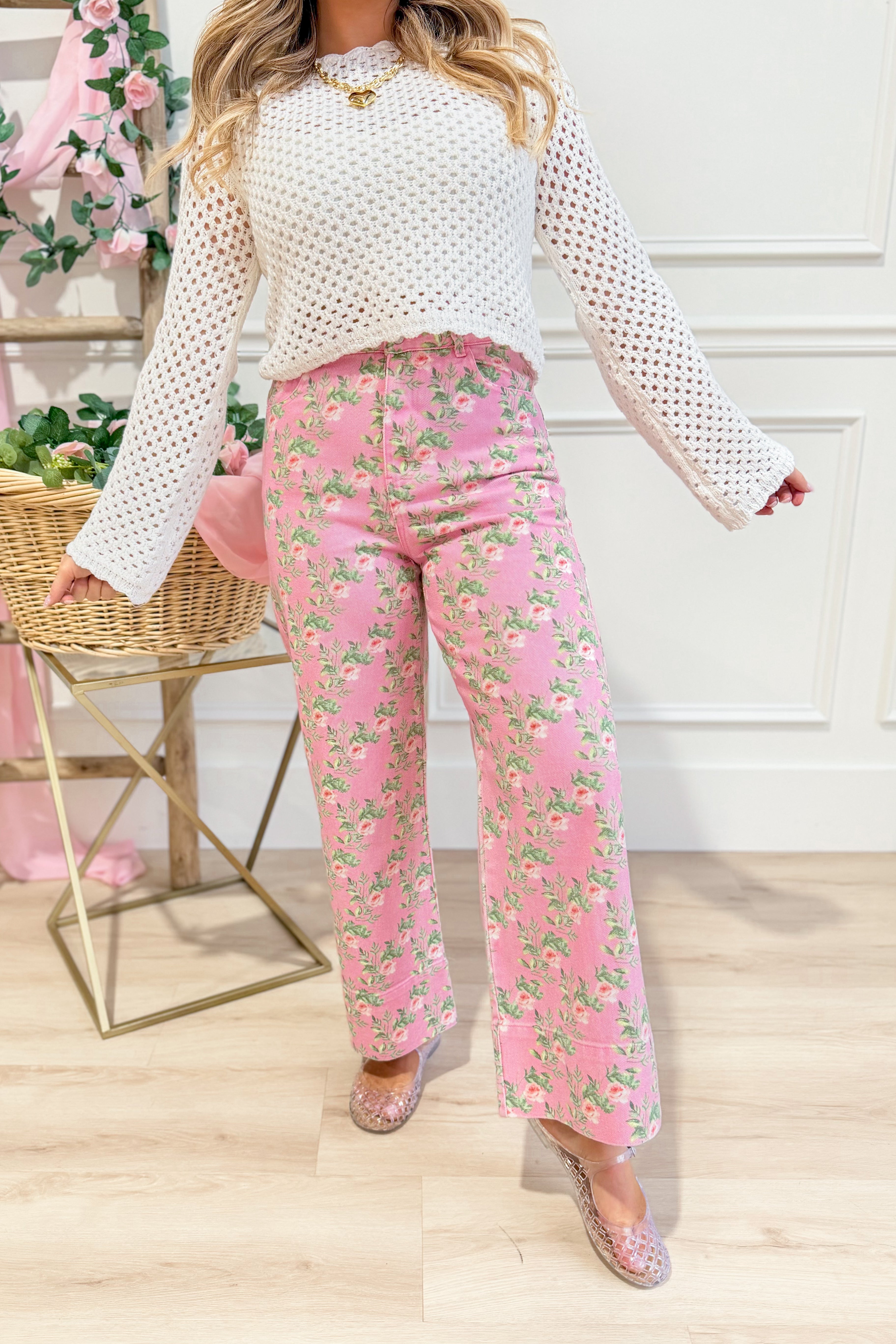 ENTRO Jenna floral printed 156 pants featuring colorful floral patterns and a relaxed fit, perfect for casual wear.