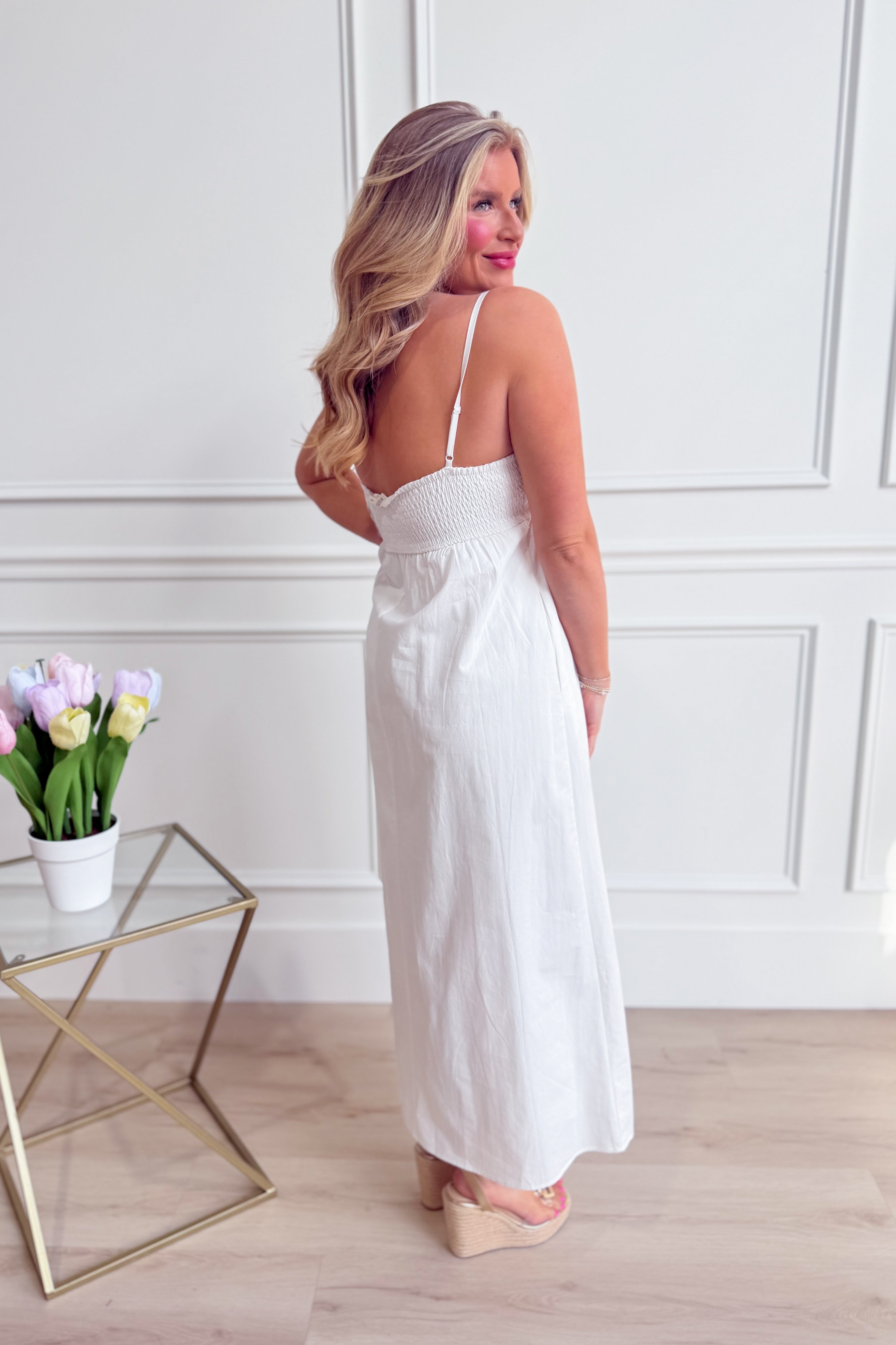 WISHLIST Rita casual midi dress with sleeveless design, lightweight fabric, and relaxed fit, suited for everyday wear and casual outings.
