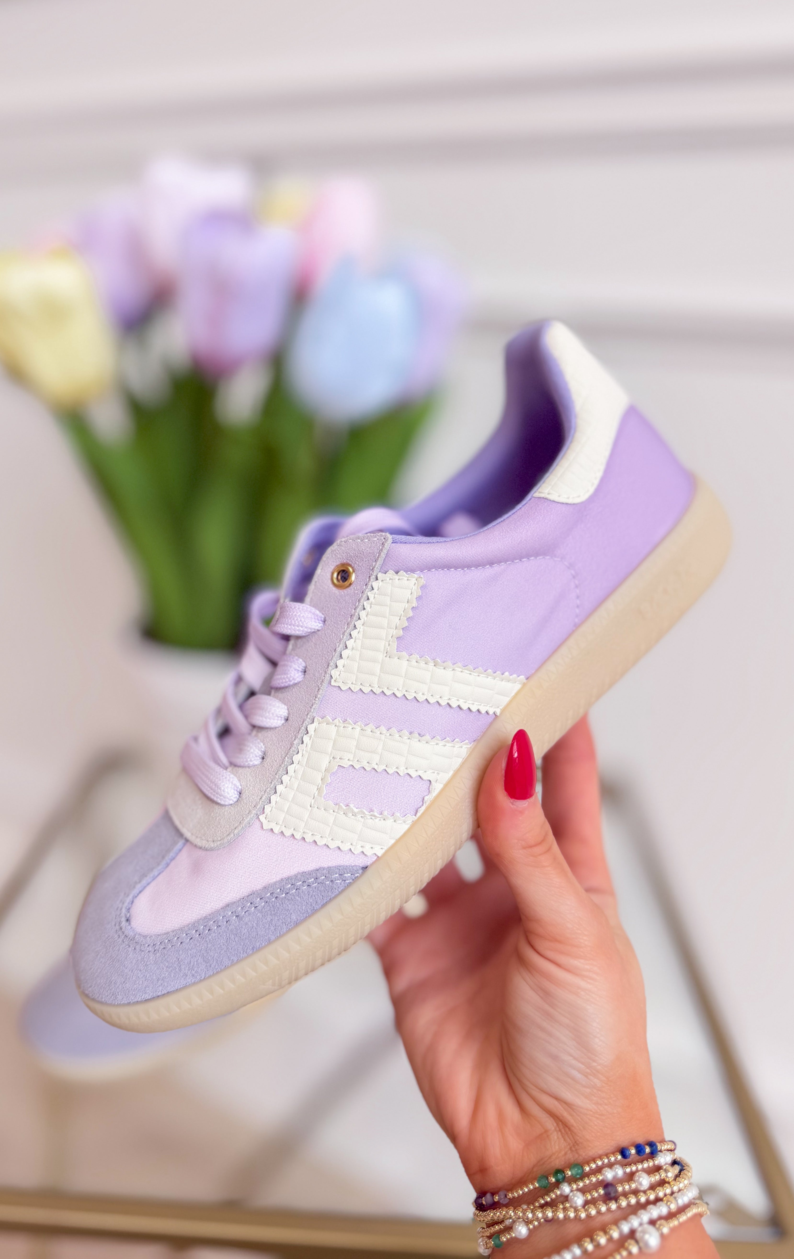 BACK 70 Ghost Sneakers in Light Lilac, 205 style, featuring sleek design and pastel color, close-up of stylish footwear.