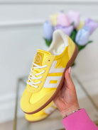 BACK 70 Ghost Sneakers in Banana color, 205 Sneakers model, featuring stylish design and comfortable fit.