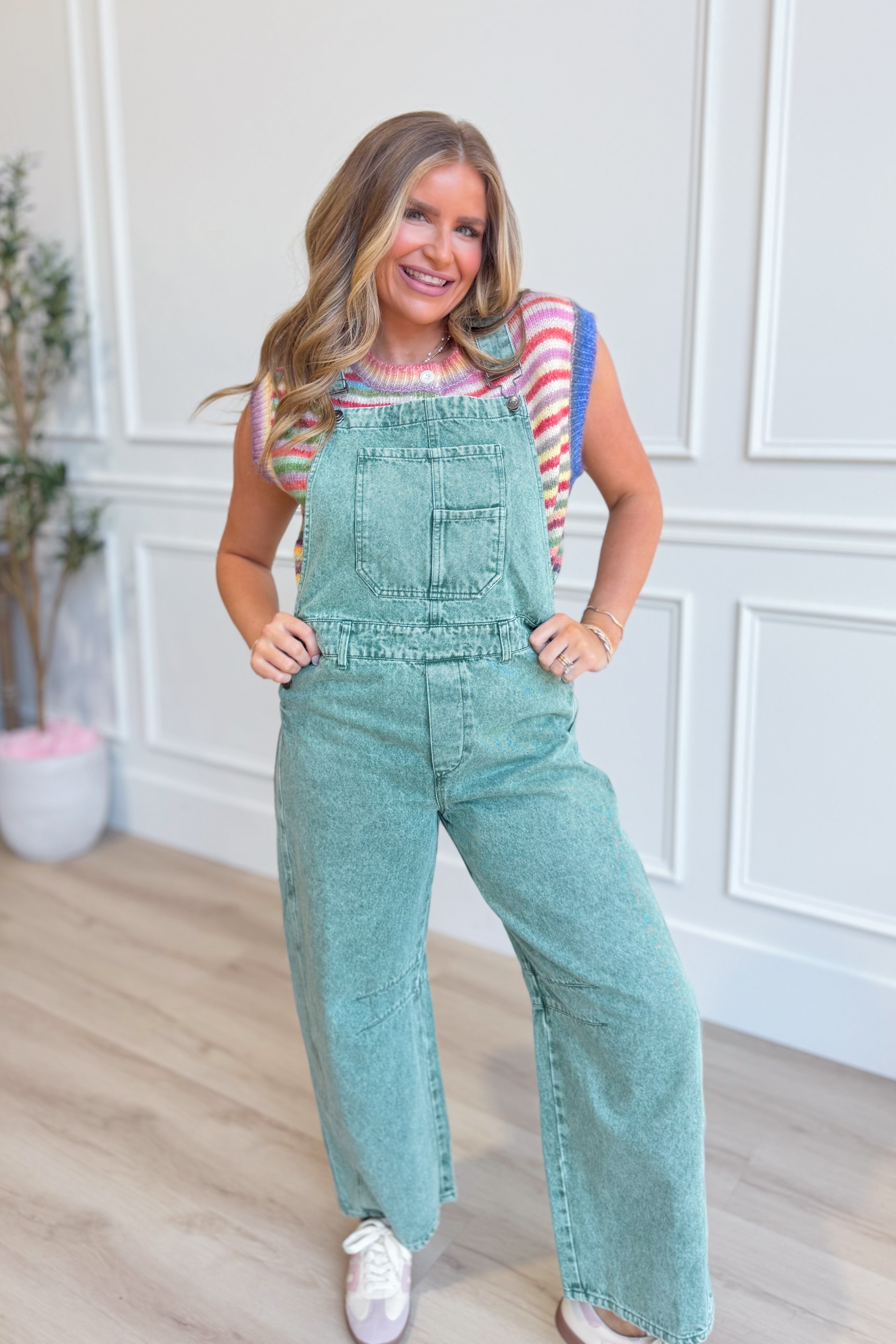 Mineral washed Ruth Twill barrel overalls from PEACH LOVE in 147 novelty jeans style, featuring a relaxed fit and sturdy fabric.