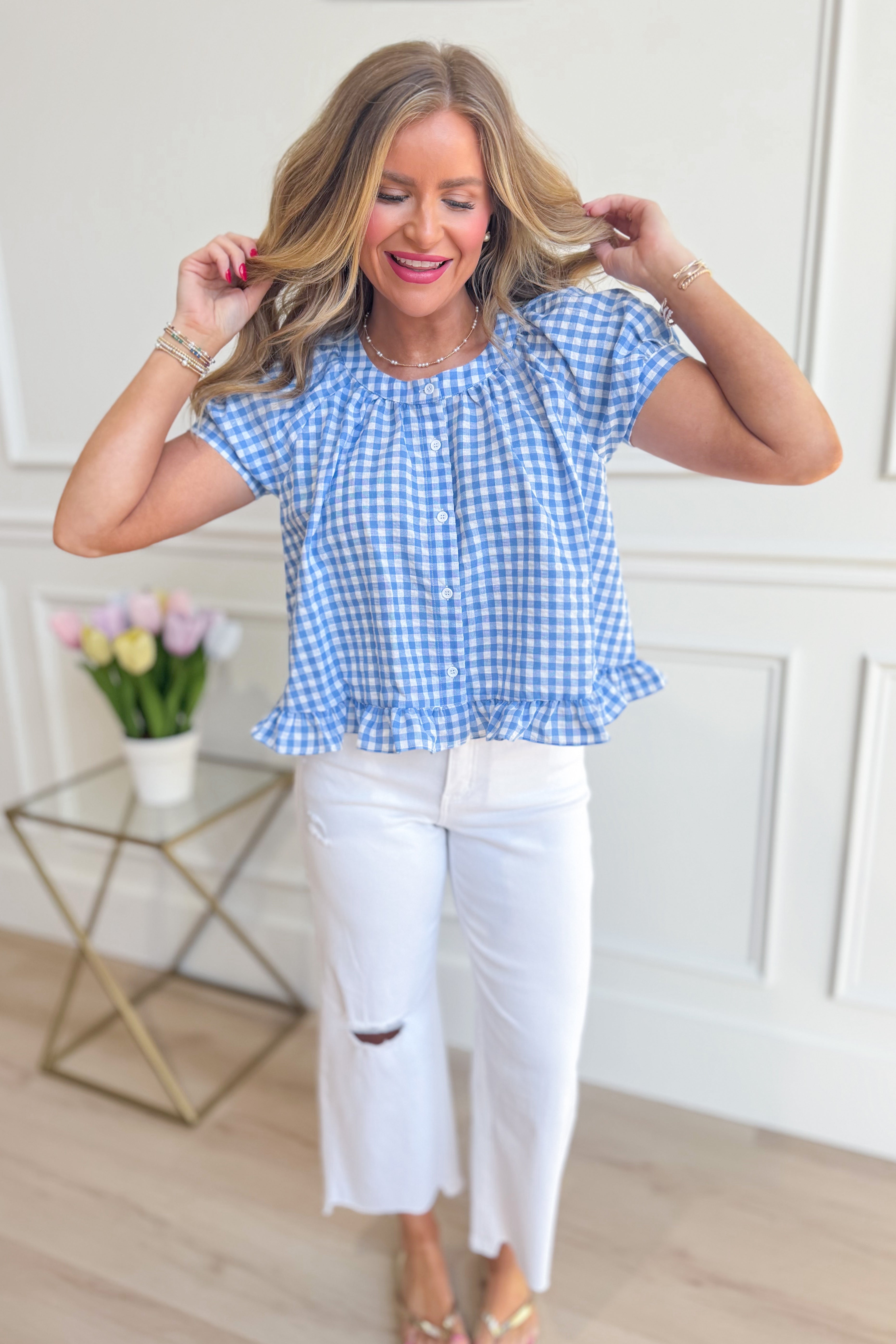 LE LIS Monica short puff sleeve gingham top, casual women’s blouse with a fitted silhouette and classic checkered pattern.