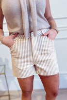 ENTRO Samme Pinstriped Short, 152 Shorts, featuring a stylish pinstripe pattern and casual fit, shown on a mannequin.
