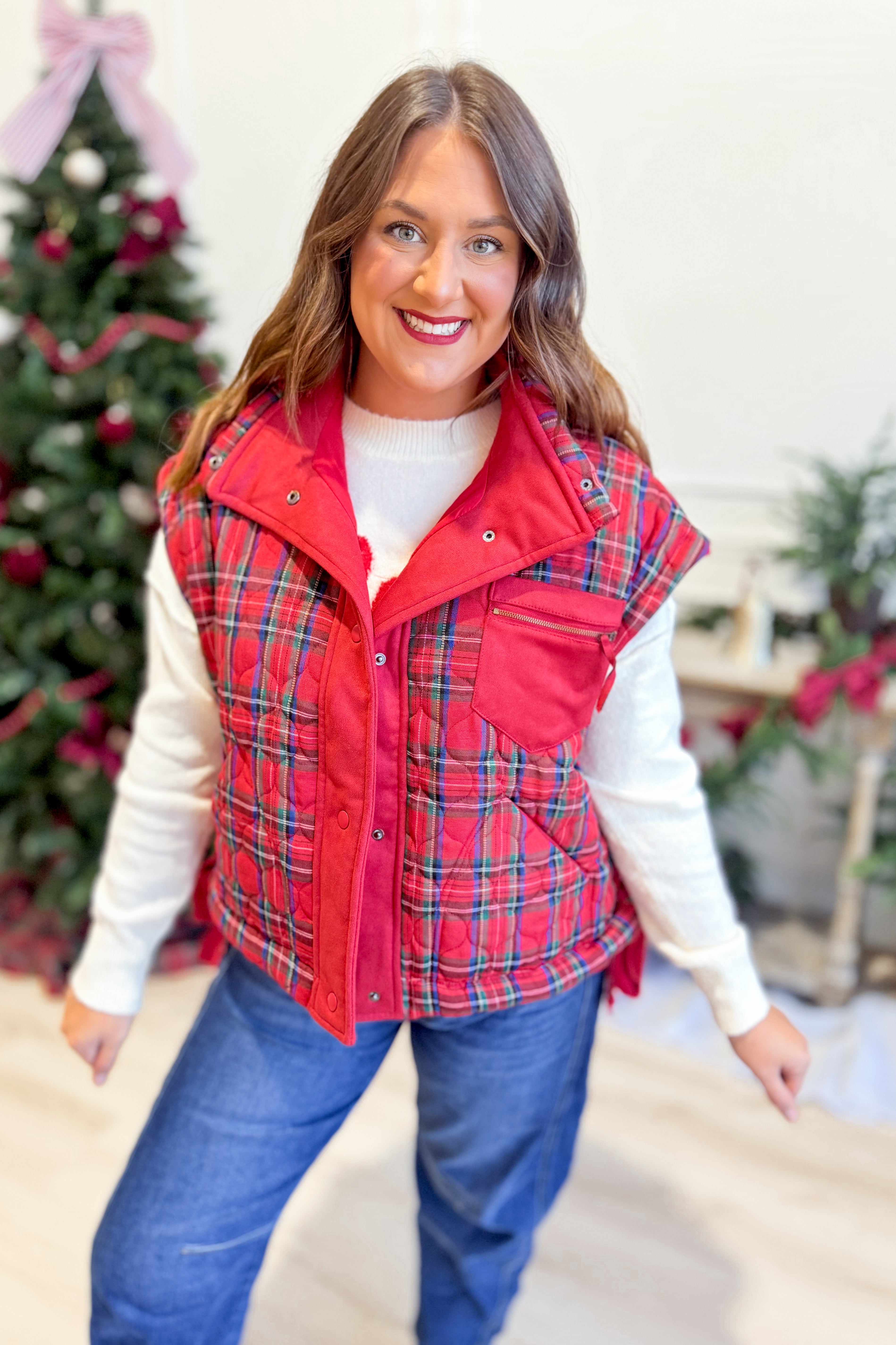 PEACH LOVE Richard quilted plaid holiday vest with button front and sleeveless design
