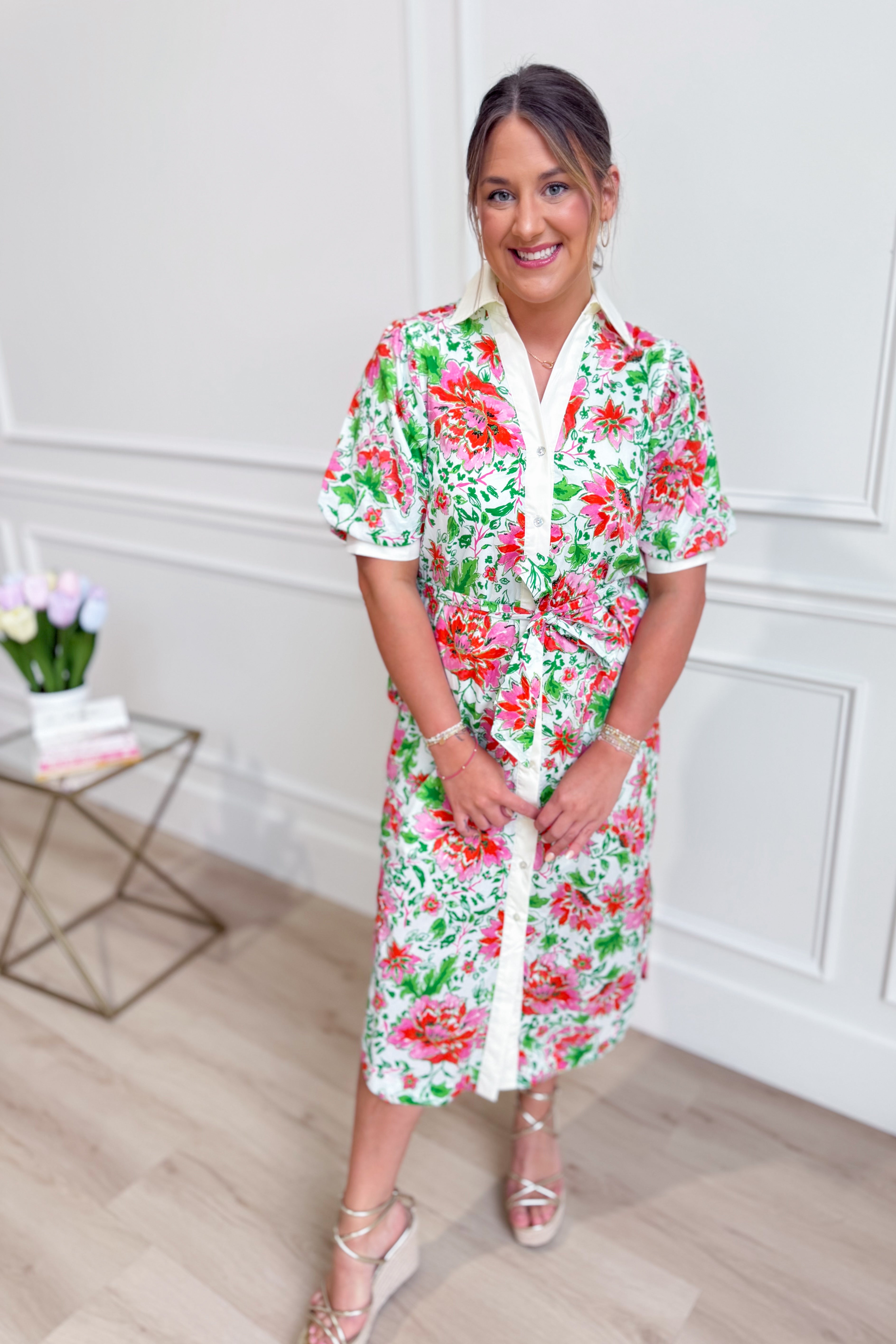 ENTRO Kristy floral printed short sleeve dress with vibrant floral pattern and elegant fit, perfect for summer occasions.