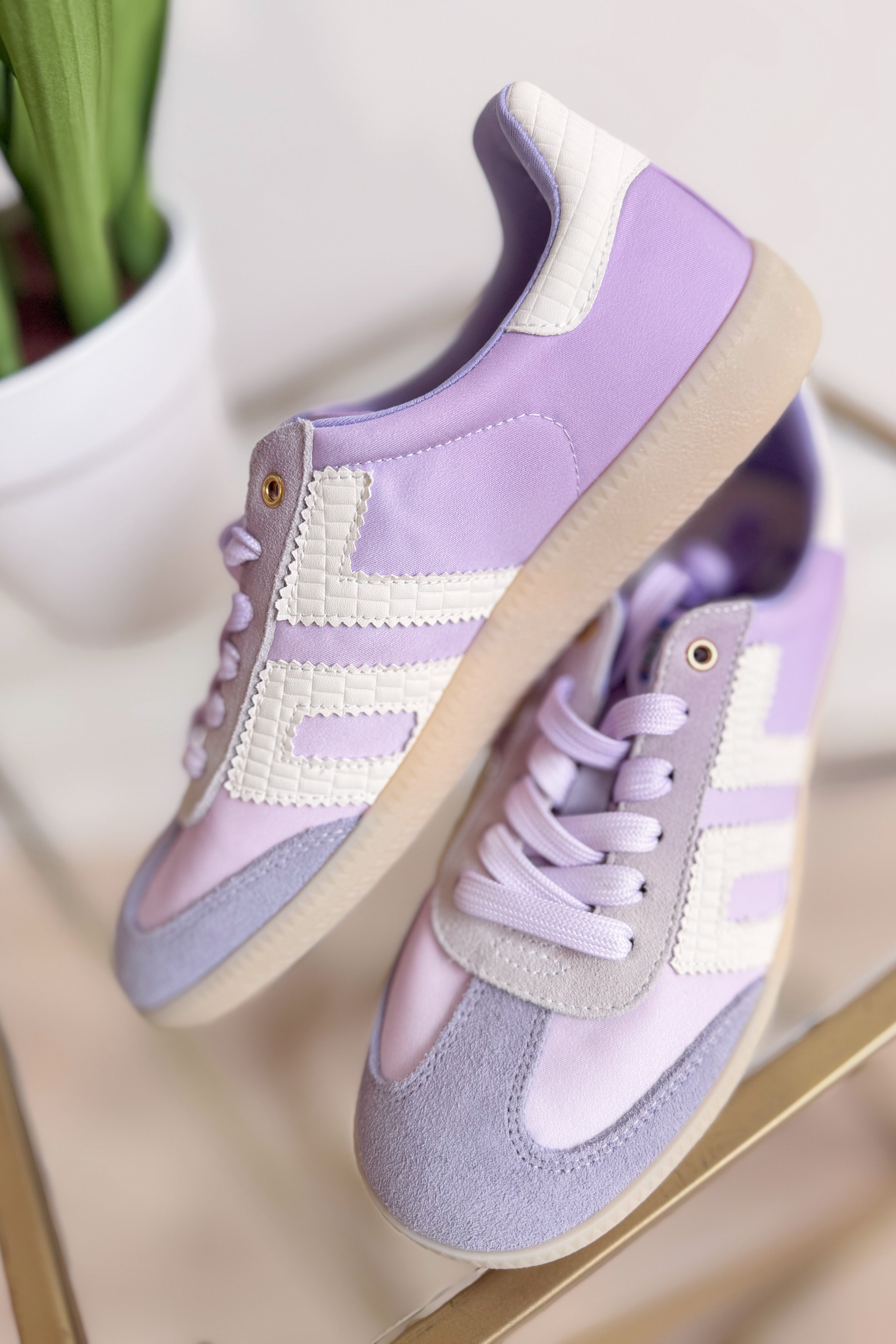 Light lilac BACK 70 Ghost Sneakers, 205 sneaker style, showing the stylish design and comfortable fit of these trendy sneakers.