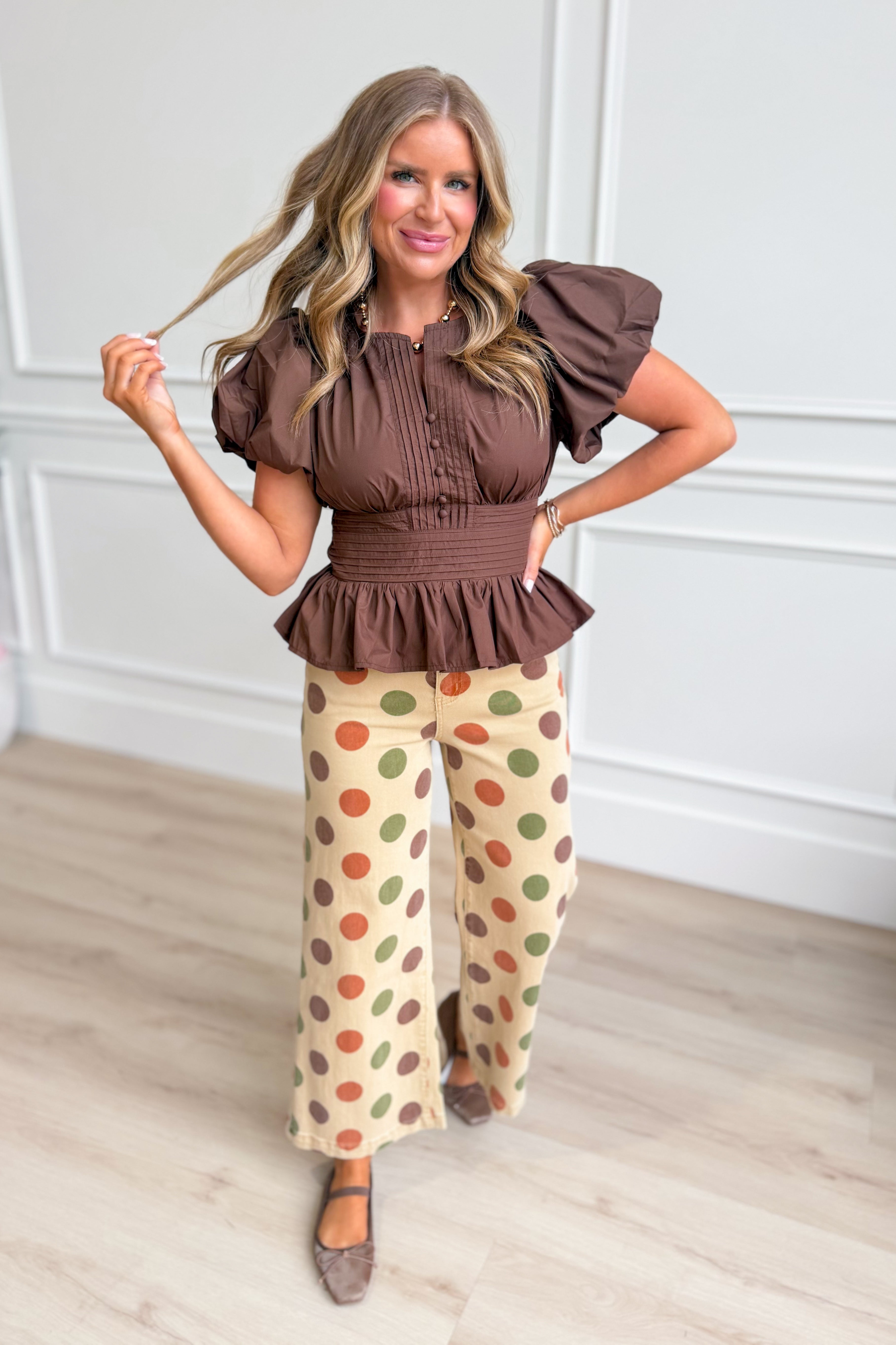 ENTRO Emily puff sleeve classic top featuring a fitted bodice and elegant puffed sleeves, perfect for dressy occasions.