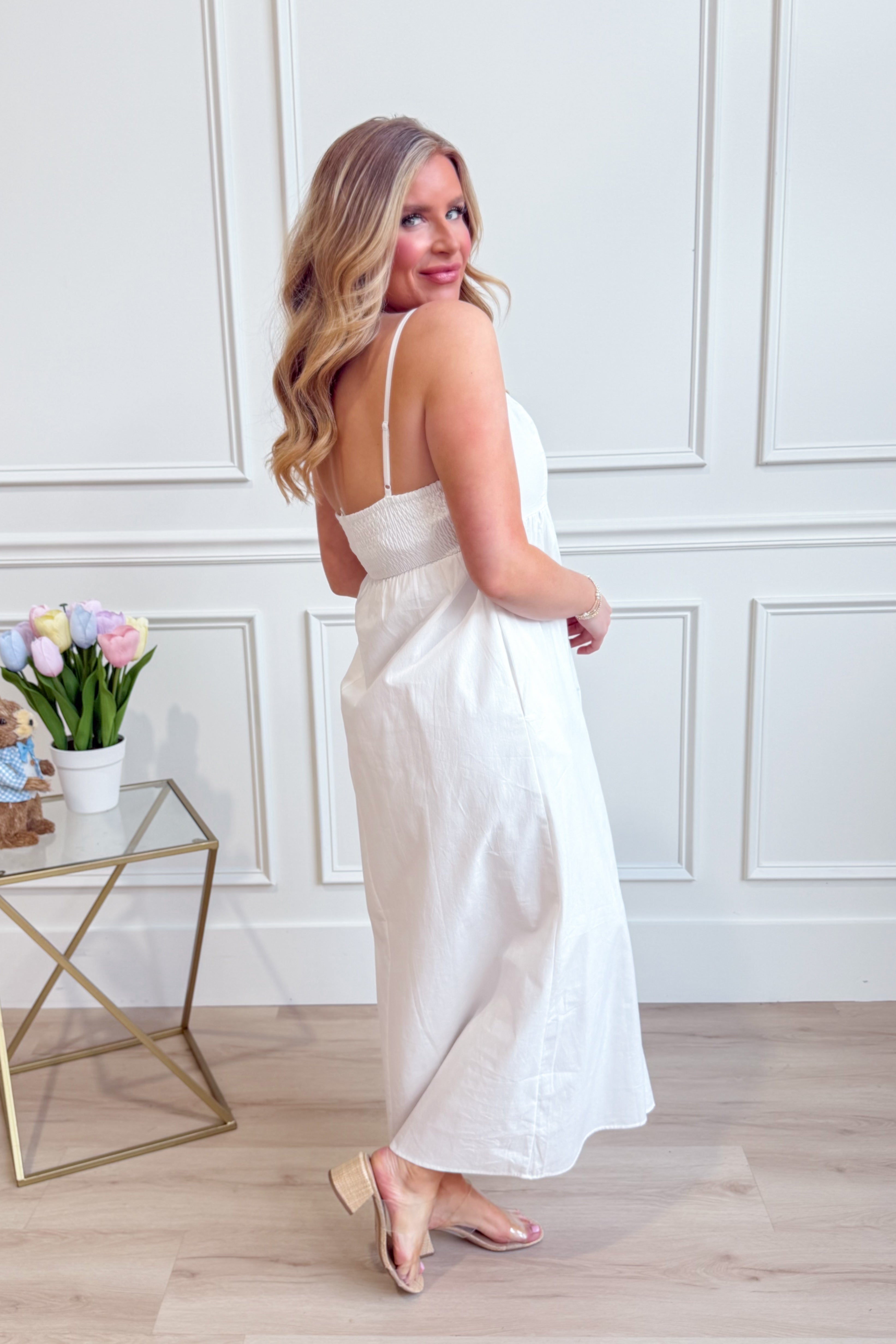 WISHLIST Rita Cami casual midi dress in a relaxed fit, featuring a sleeveless design and flowy fabric, perfect for everyday wear.