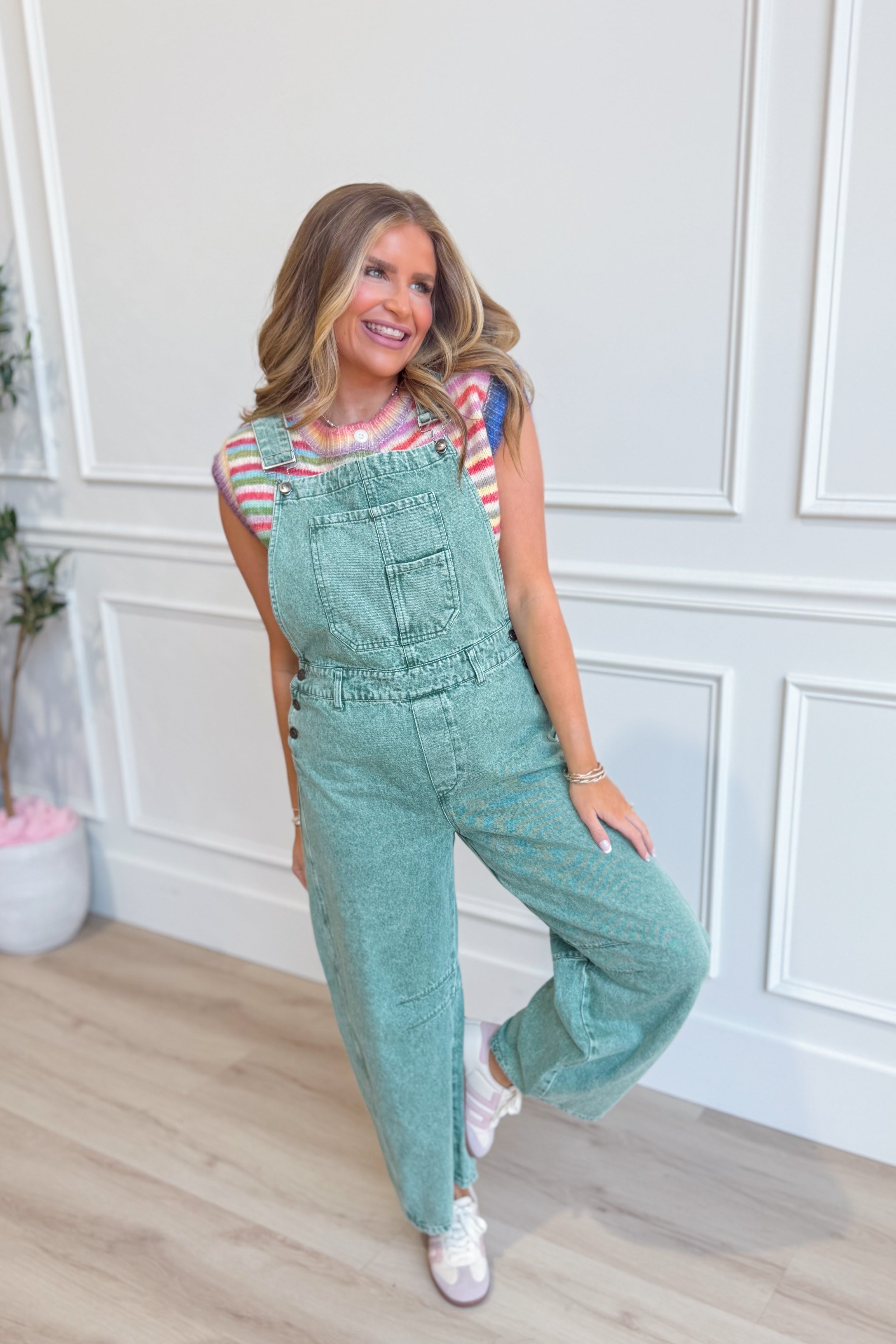 Mineral washed Ruth Twill barrel overalls from PEACH LOVE in 147 novelty jeans style, with relaxed fit and rugged denim look.