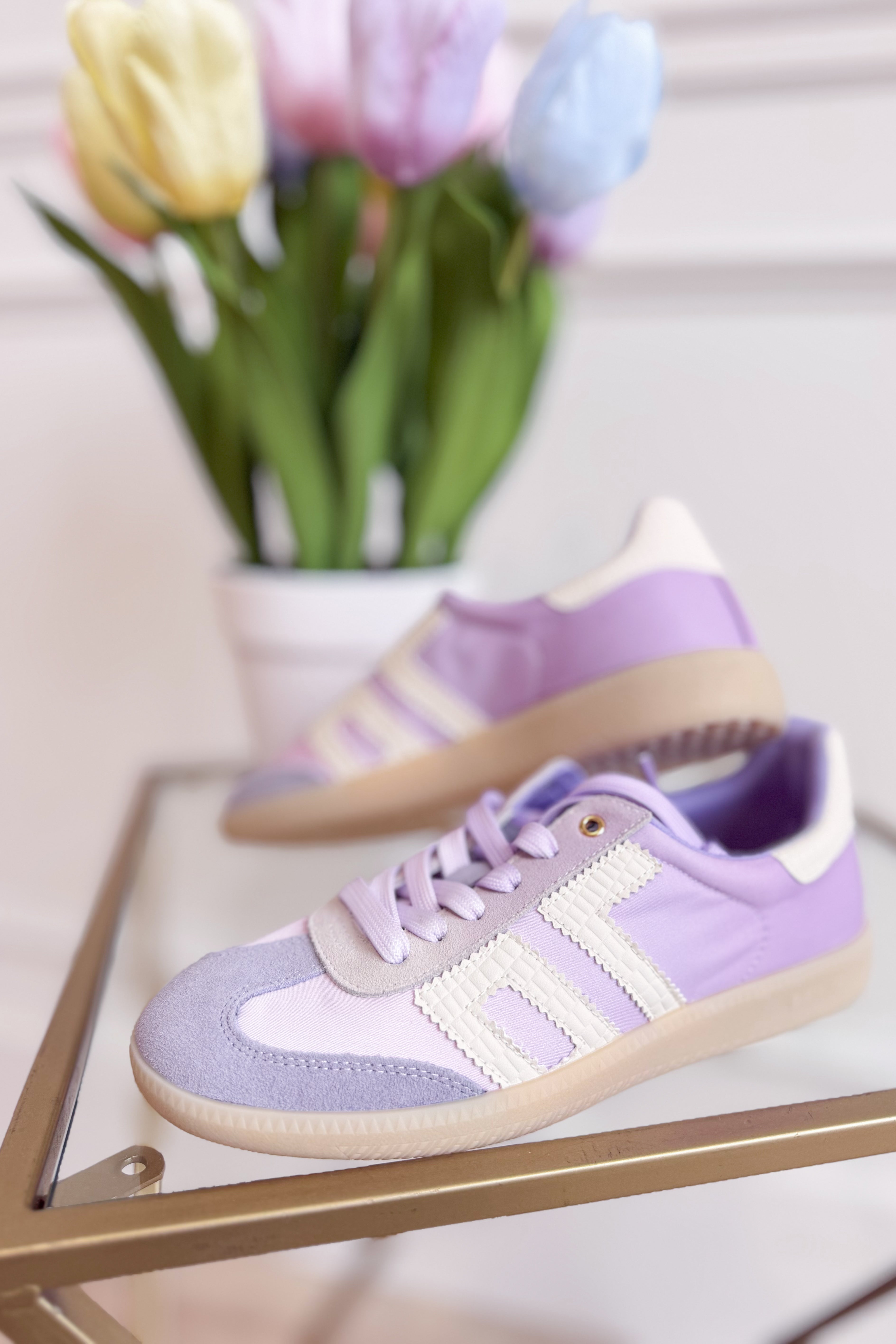 BACK70 Ghost Sneakers in Light Lilac, 205 model, featuring a stylish lightweight design and pastel purple color.