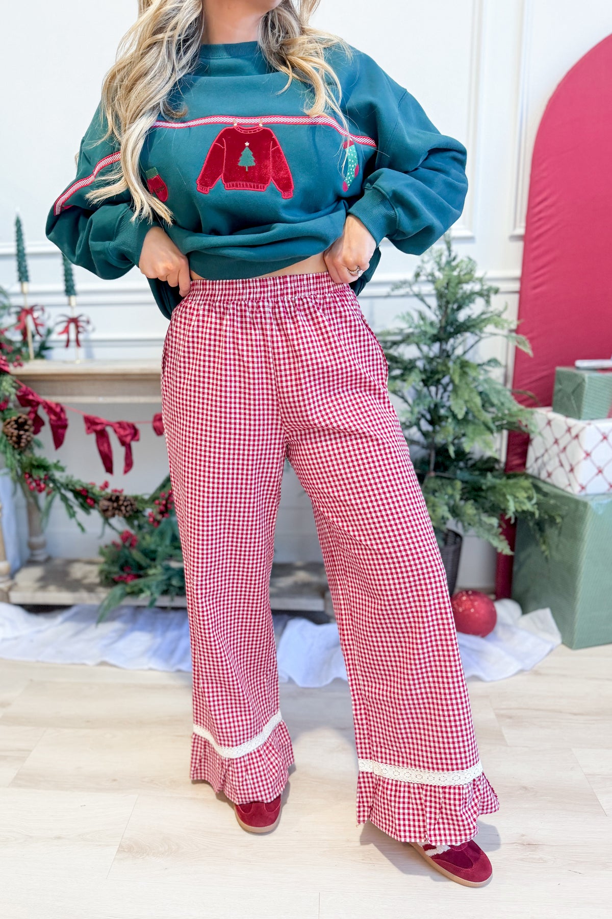 BAEVELY Maria gingham ruffle detailed pants in a classic checked pattern